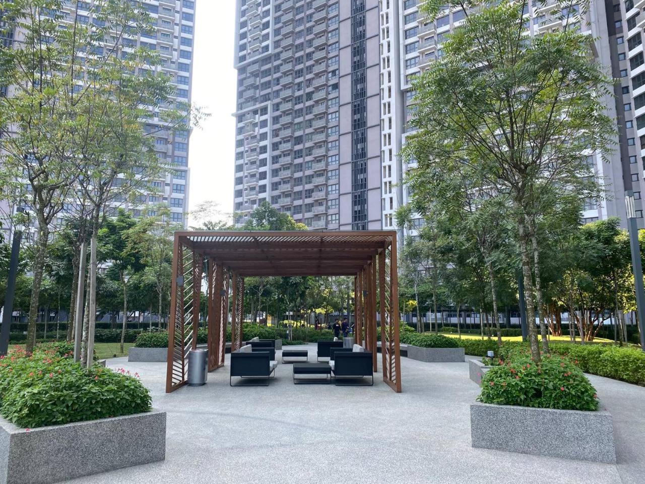 Apartment 4br Luscious M Vertica Near Mrt By Rumabnb