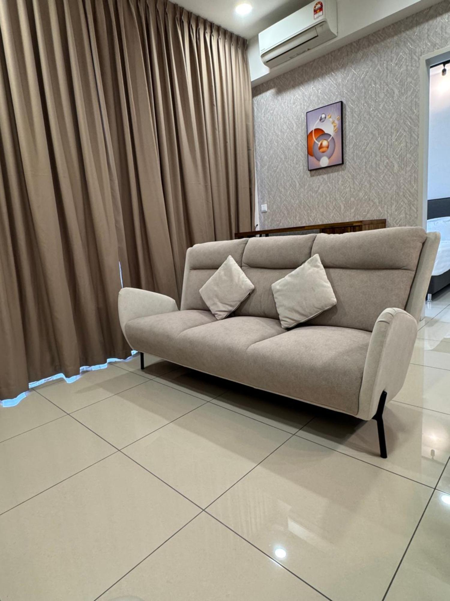 Trion Luxe Service At Klcc Apartment