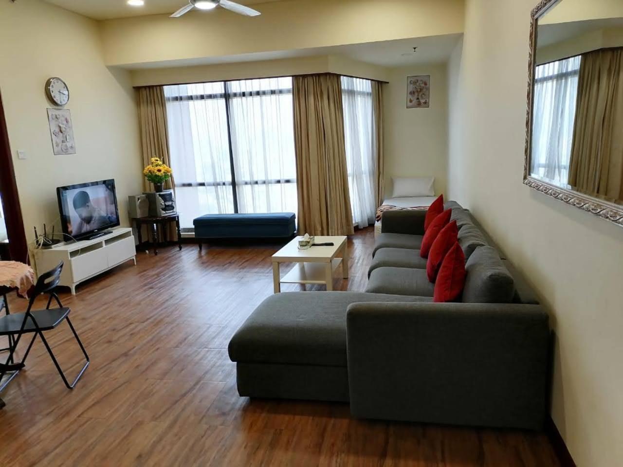 View At Times Square Apartment *