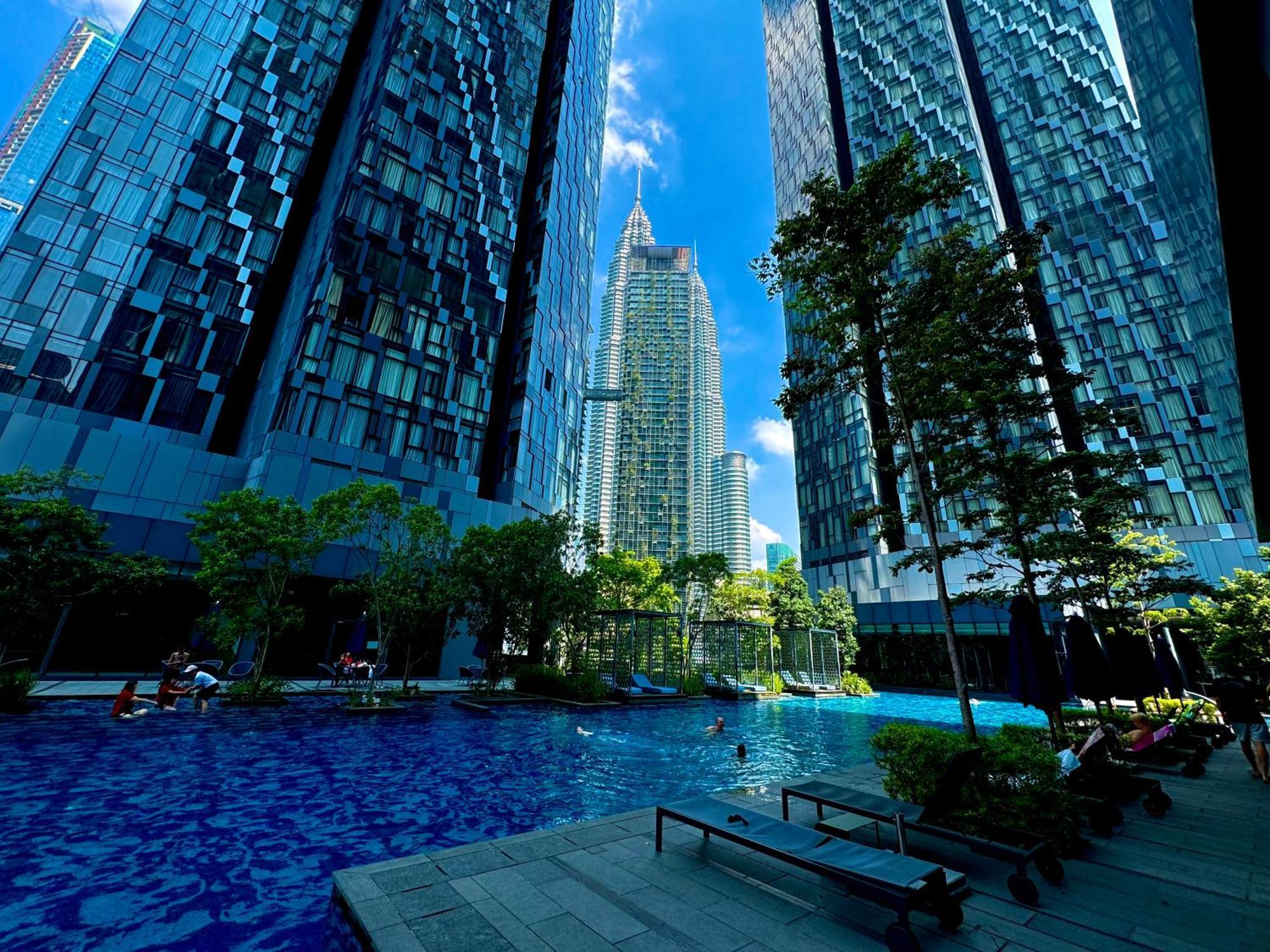 The Klcc At Star Sky Pools * Kuala Lumpur