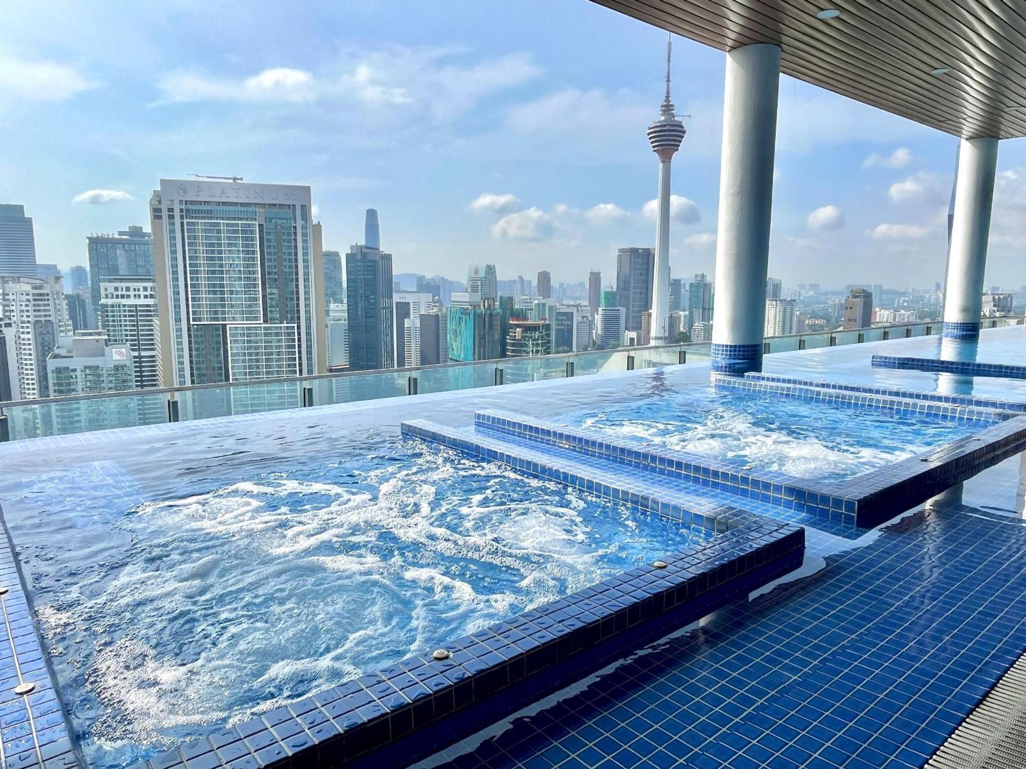 The Colony Sky Pool View Apartment *