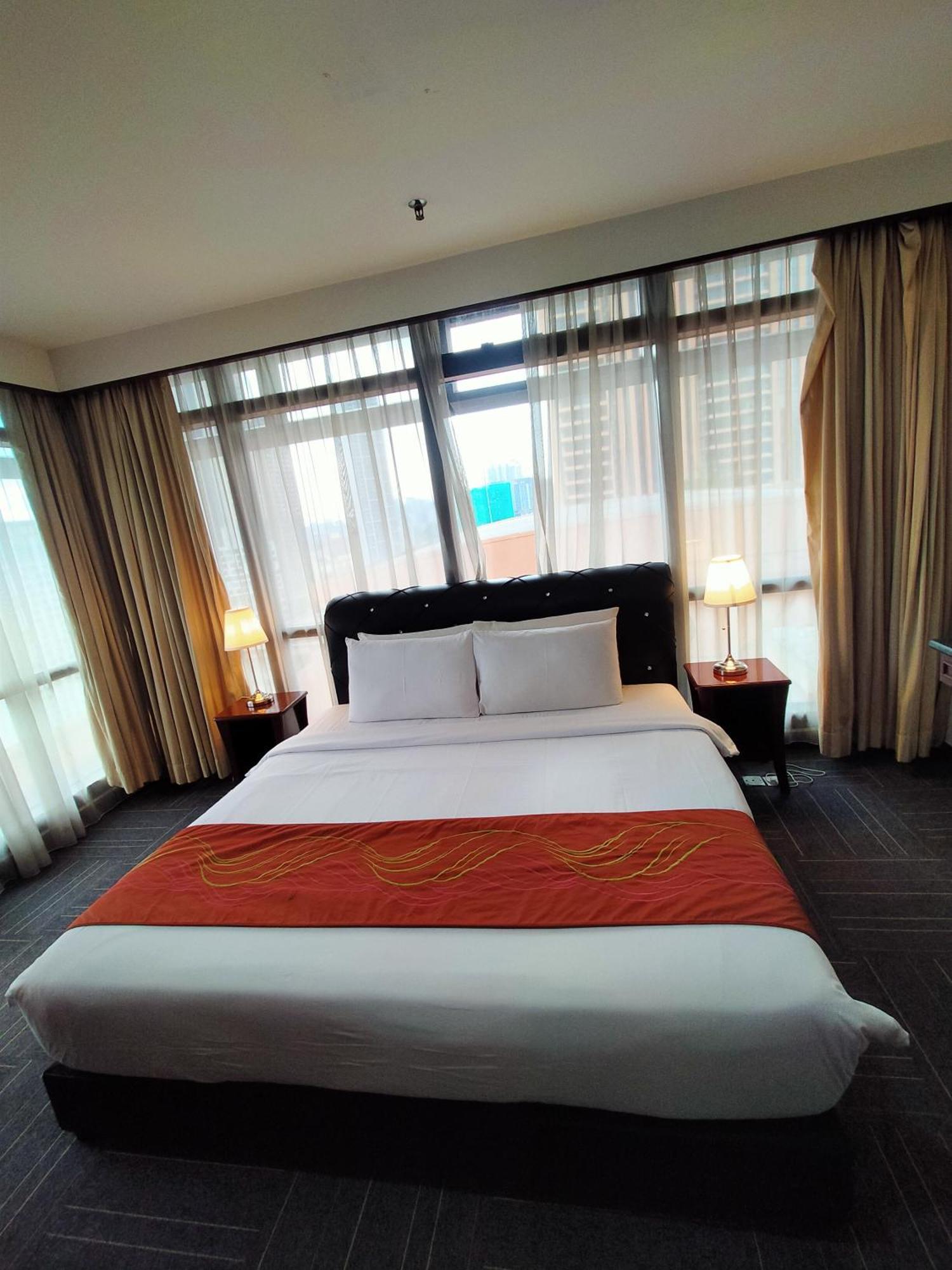 Plaza Service Times Square Apartemen