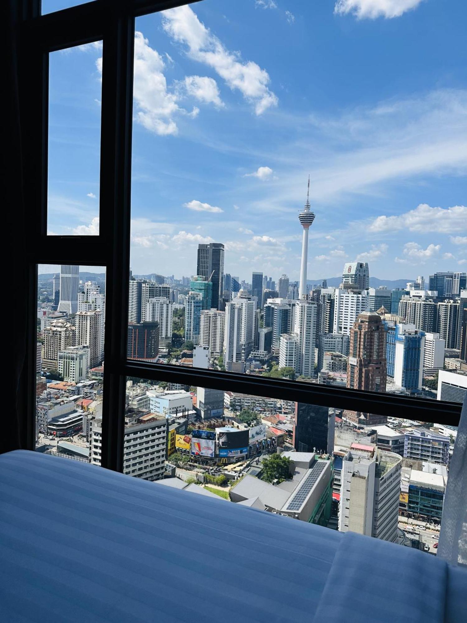 Apartemen The Axon By Rainbow Touch