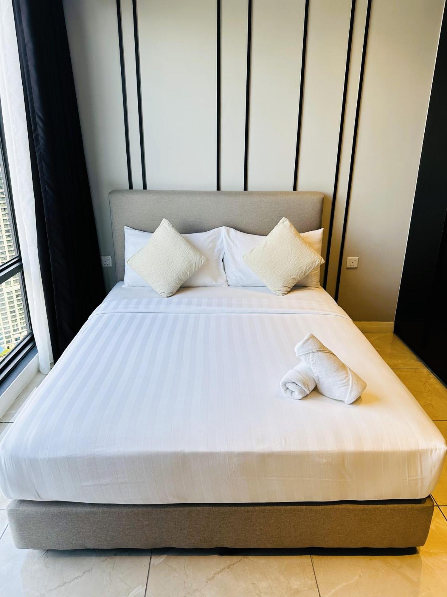 Apartment The Axon By Rainbow Touch