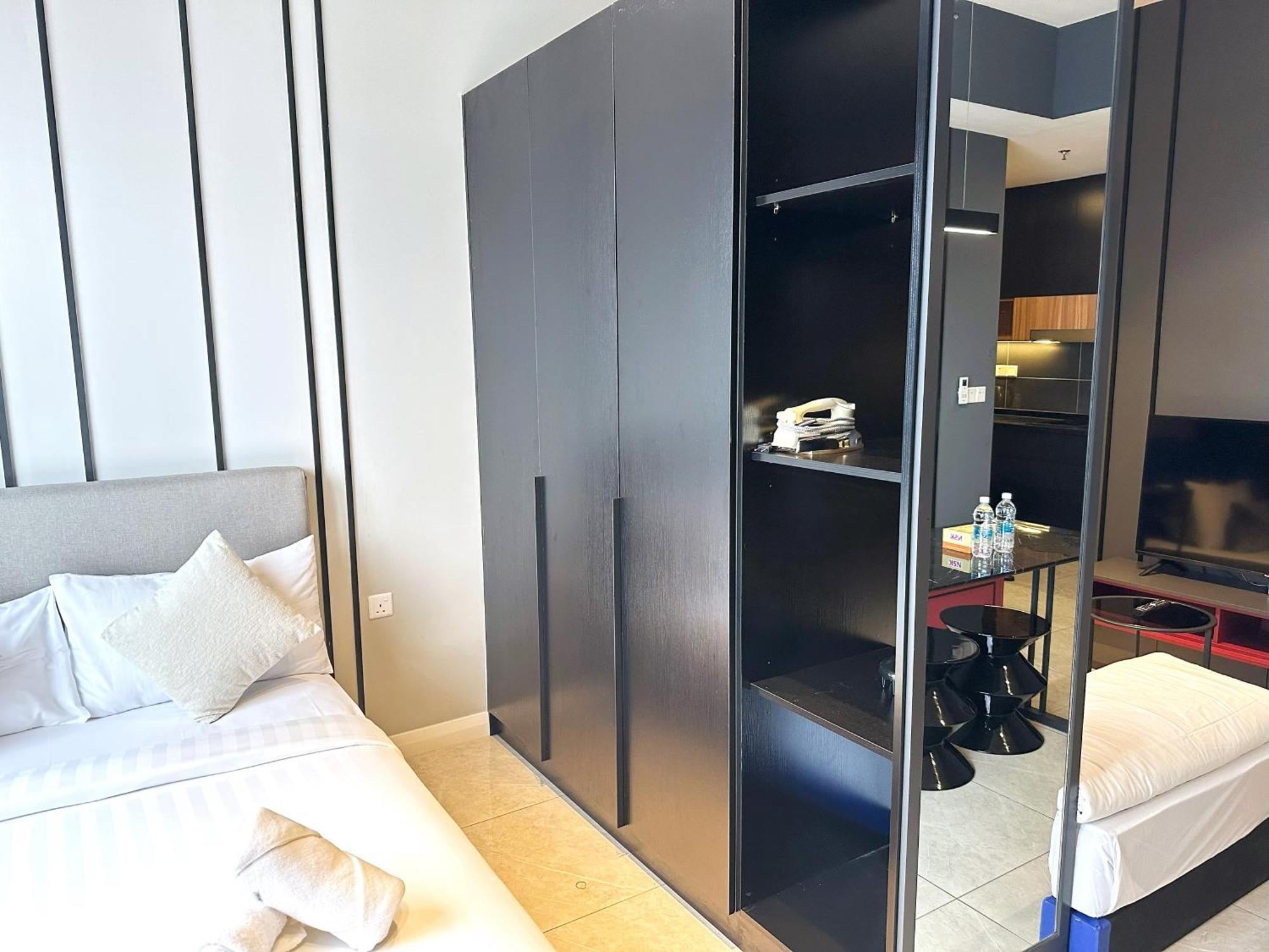 Apartment The Axon By Rainbow Touch *