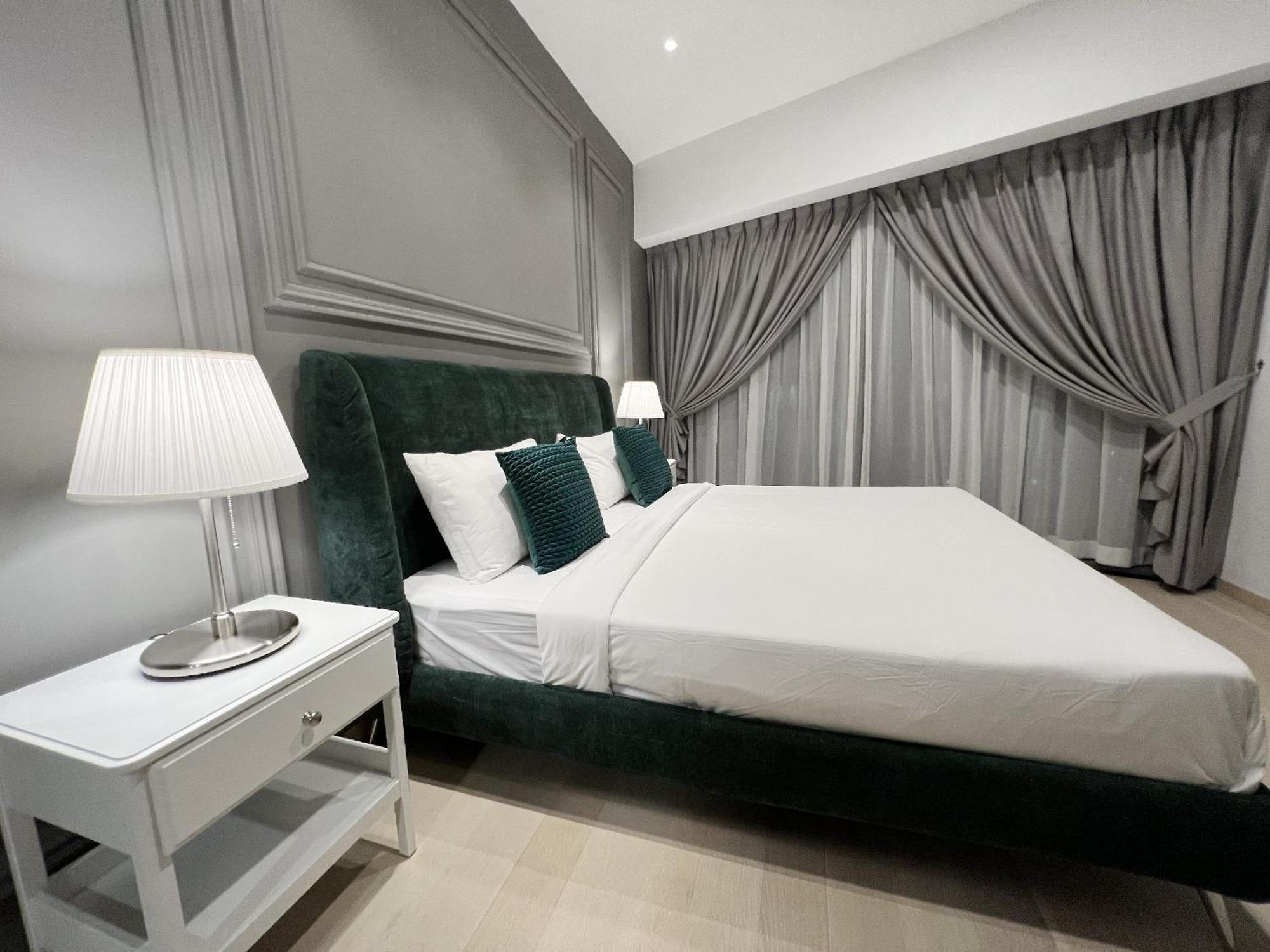 The Eaton Residences By Times 8 Apartemen