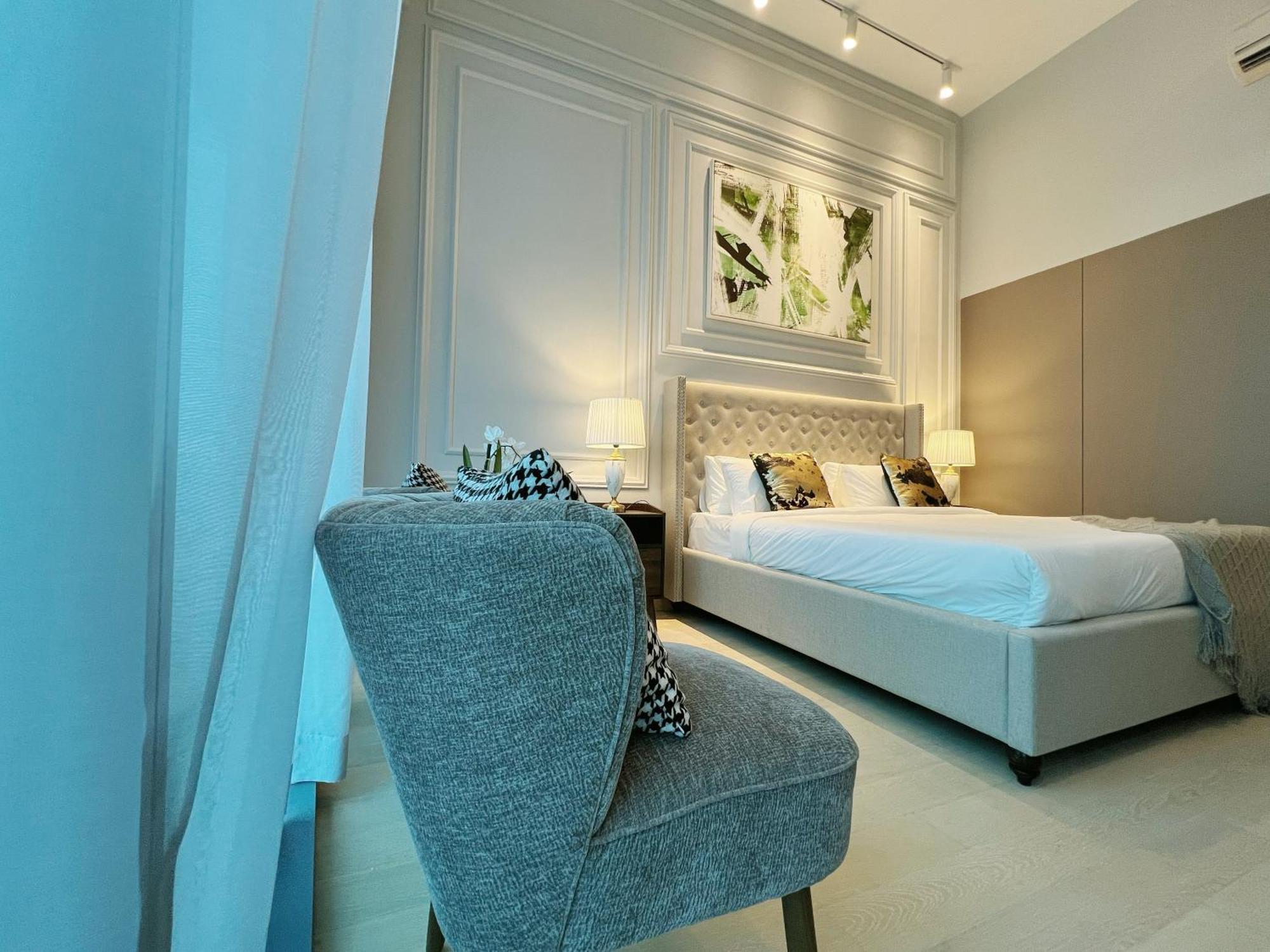The Eaton Residences By Times 8 Apartemen *