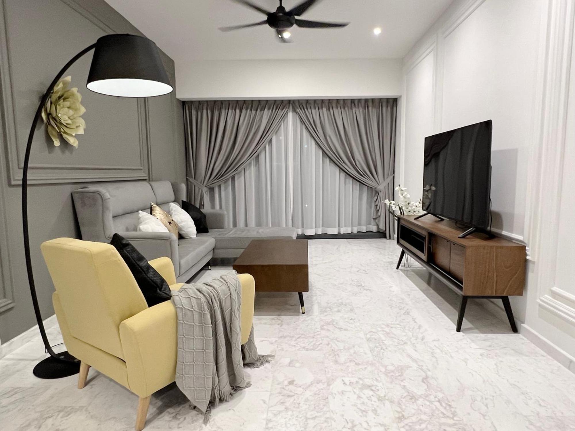 The Eaton Residences By Times 8 Apartemen *