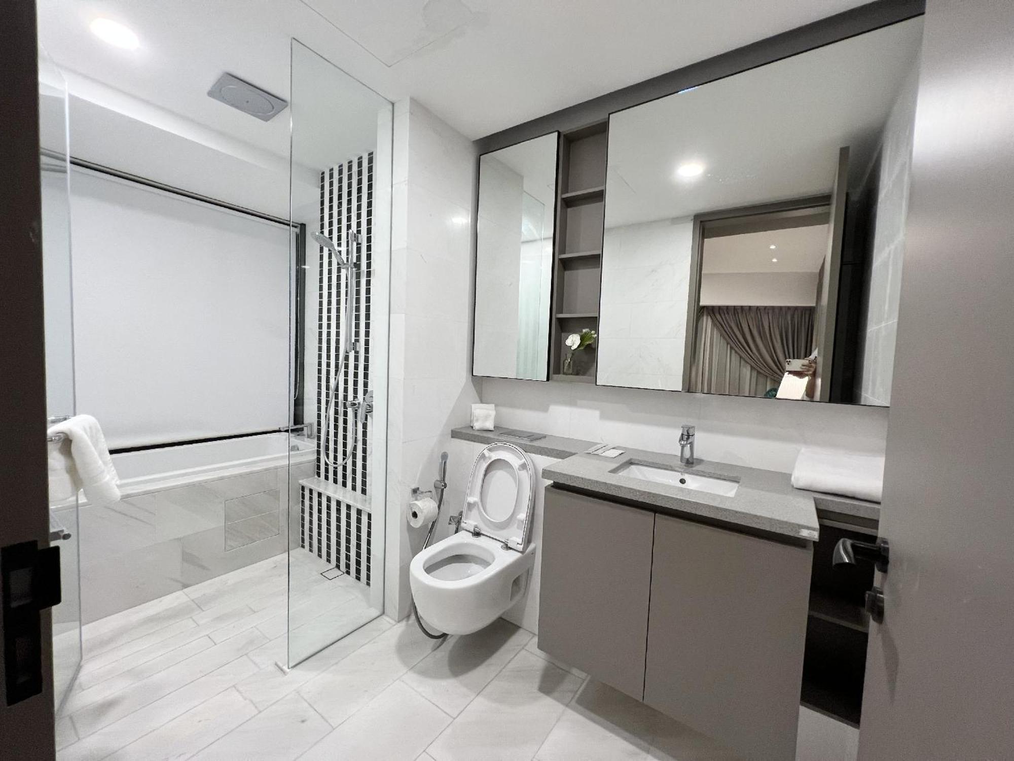 The Eaton Residences By Times 8 Apartemen