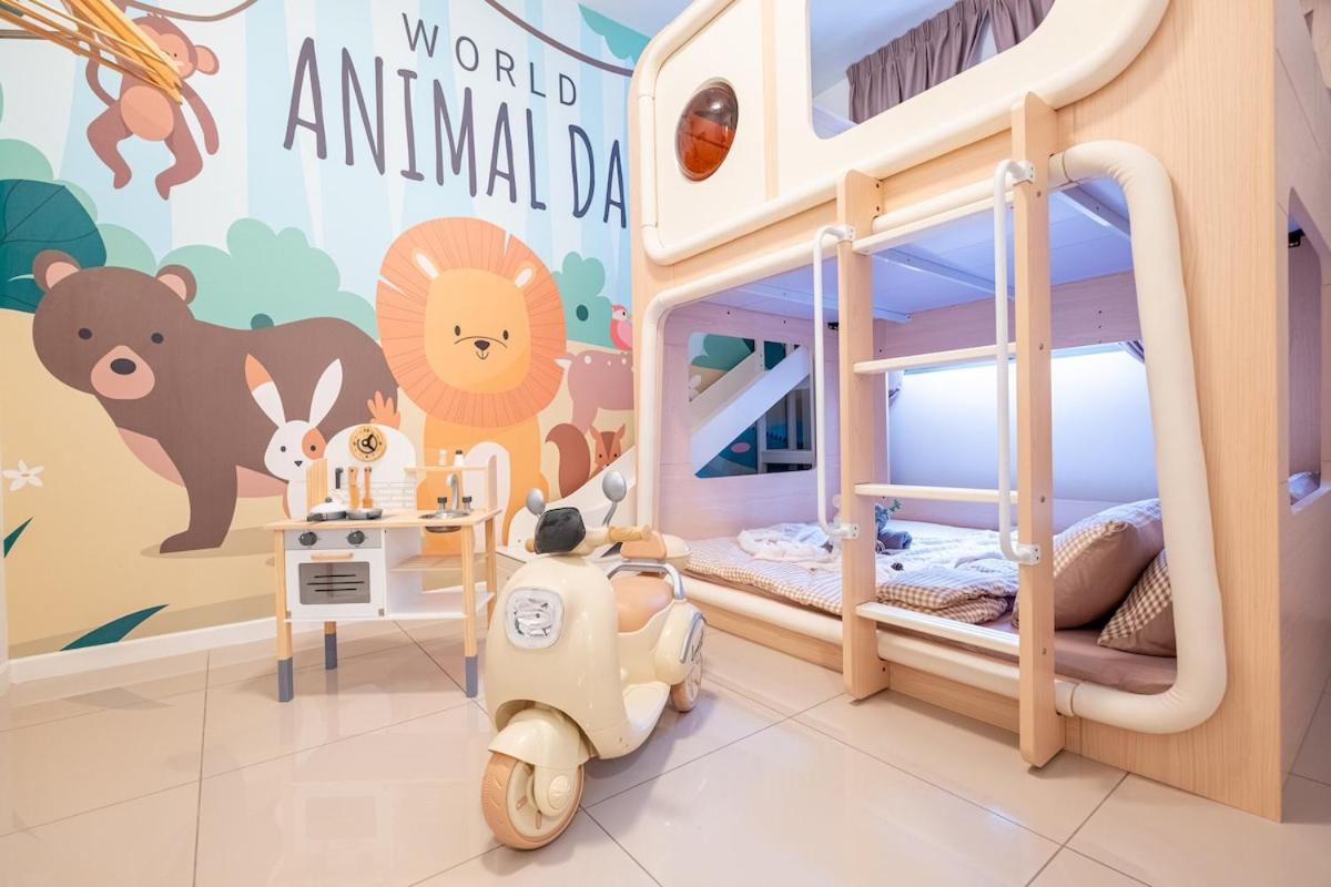 Kids Friendly At Riana Dutamas Apartment