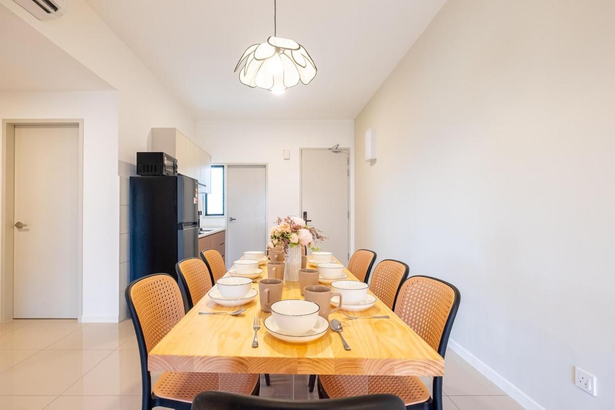 Kids Friendly At Riana Dutamas Apartment