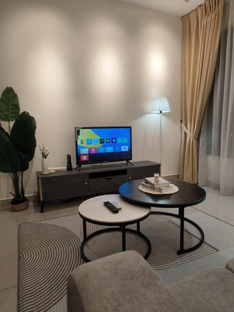 M Vertica Cozy 4r2b Near Sunway Velocity Apartment