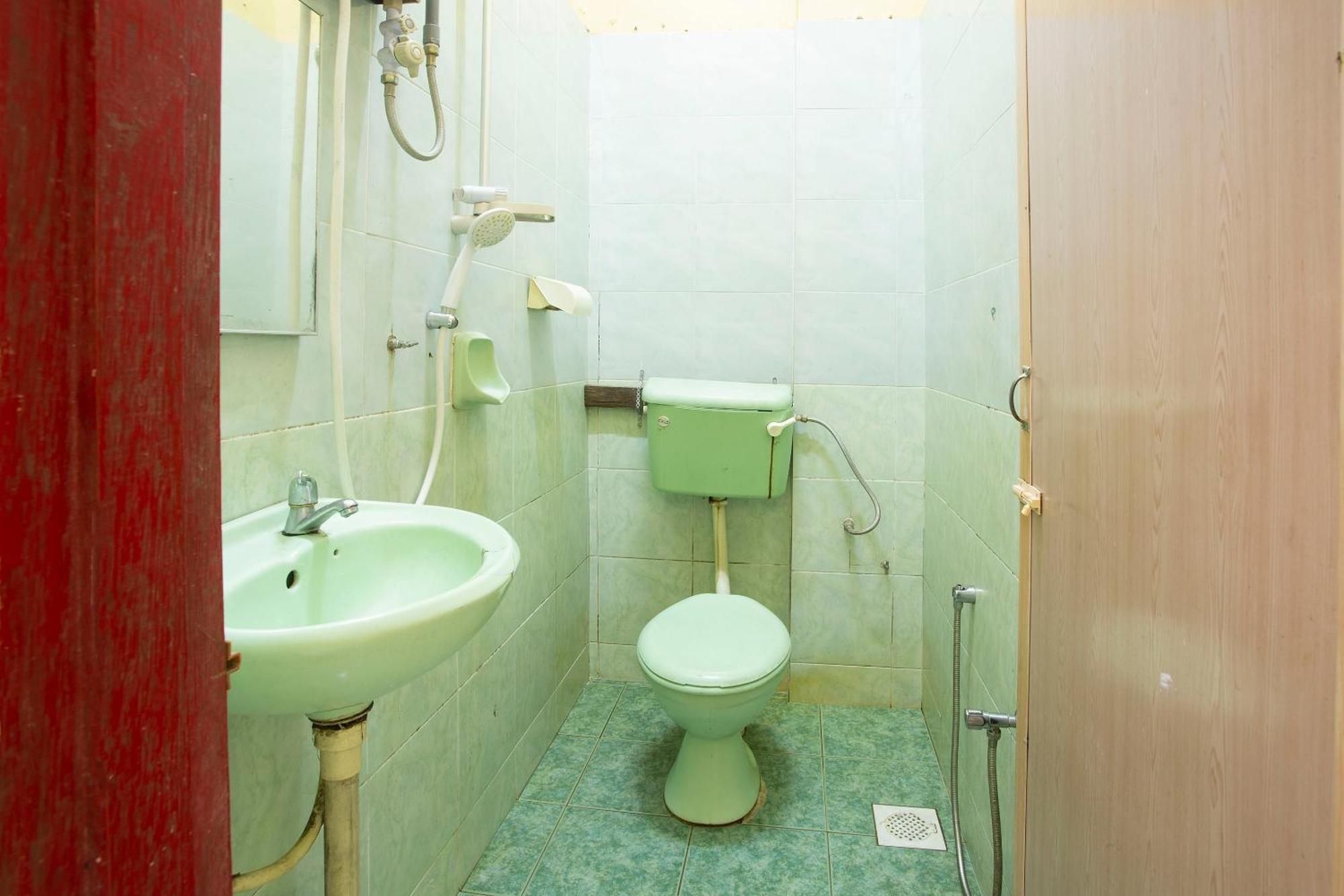 Spot On 90137 Casavilla Pudu Hotel Kuala Lumpur