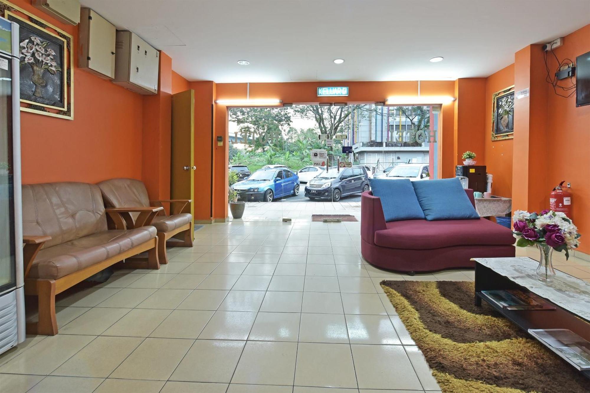Oyo 90732 New 33 Hotel 2*