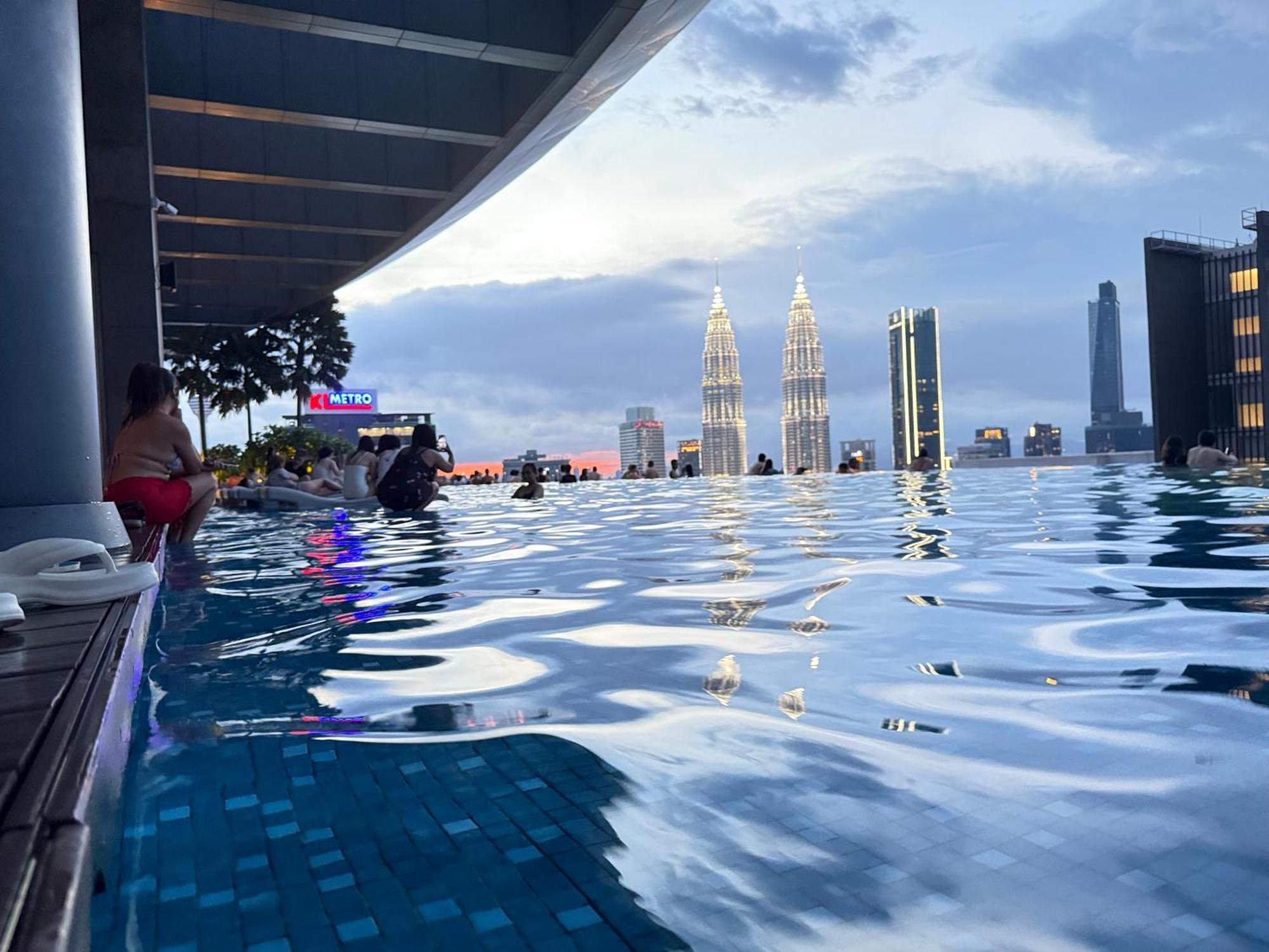 Night At Eaton Residences Klcc Apartment *