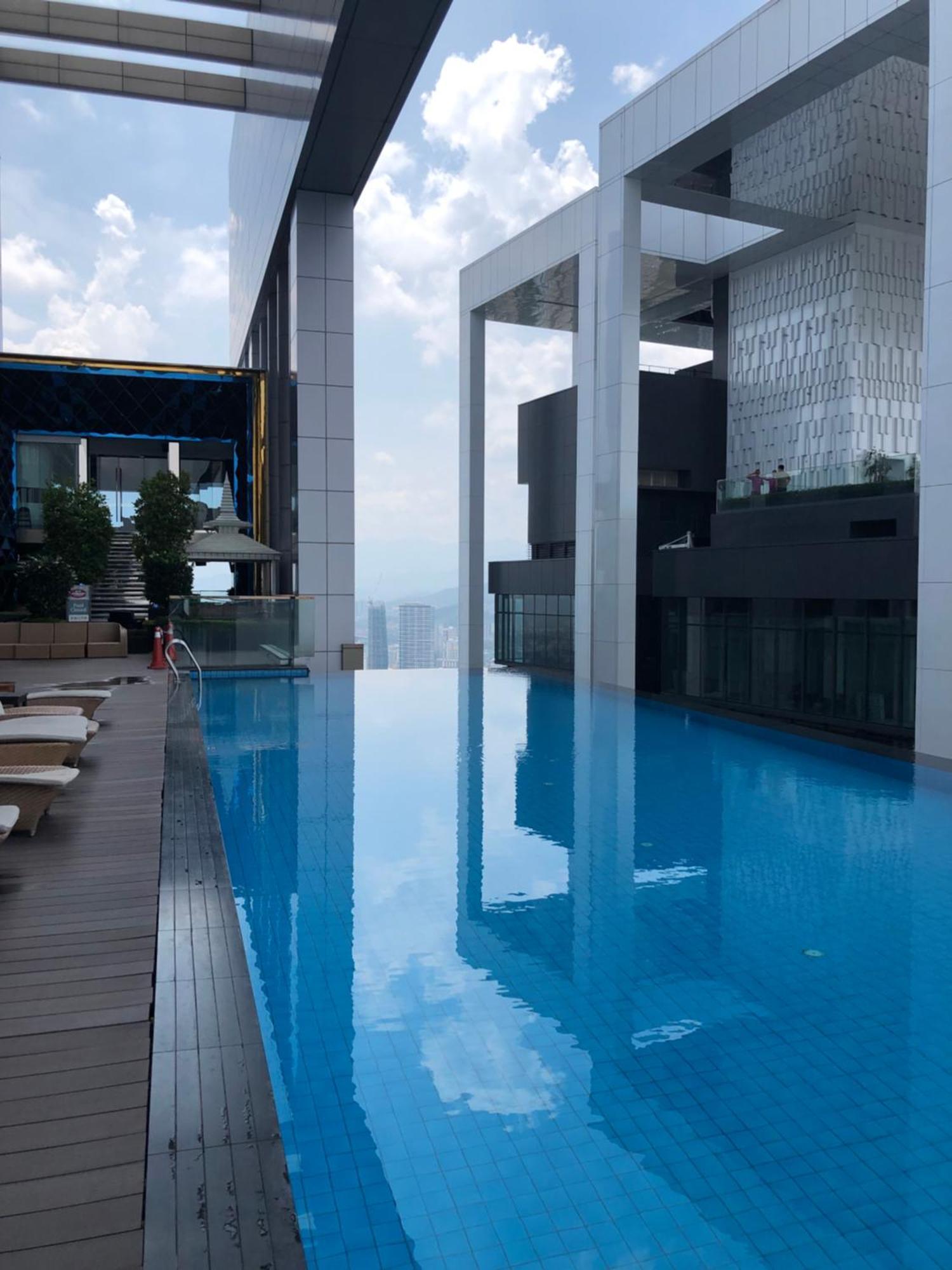 Apartment Platinum Sky Rainbow *