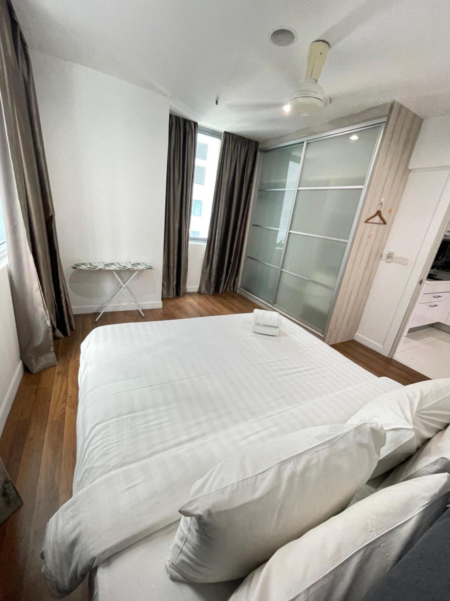Mercu Summer In Center Apartment *