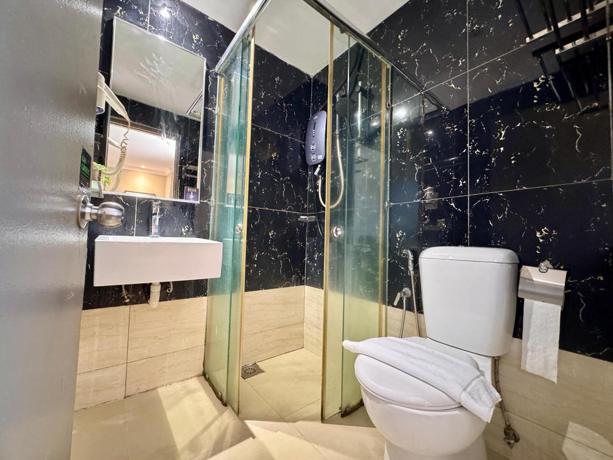 Kingston 6 - Changkat, Bukit Bintang Hotel 2*