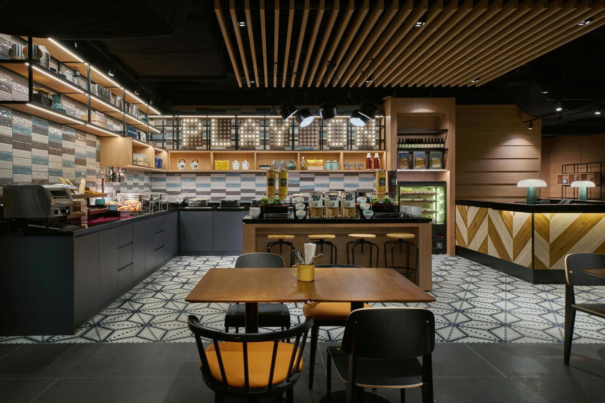 Moxy Chinatown Hotel