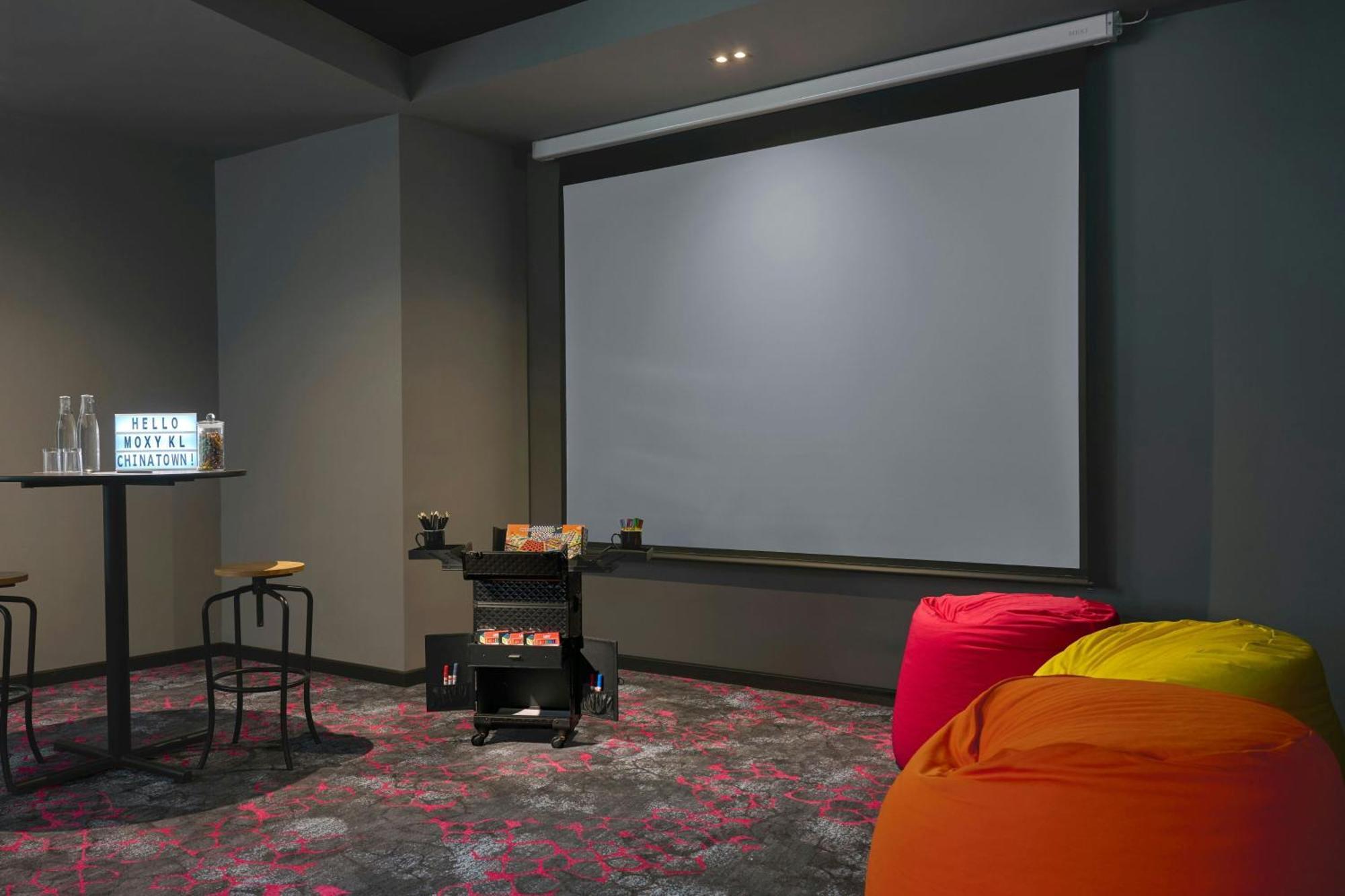 Moxy Chinatown 4*