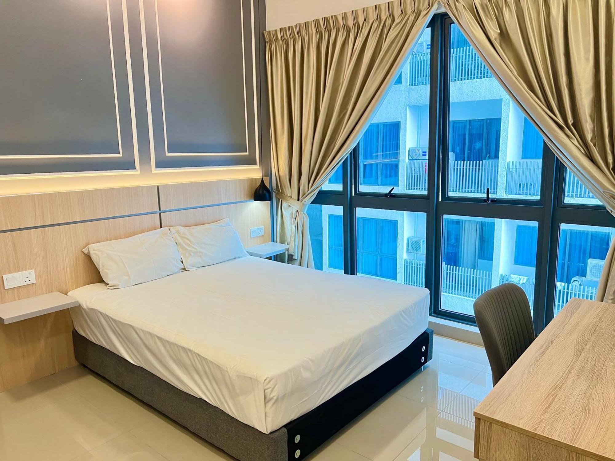 Colony Service Klcc At Sky World Kuala Lumpur