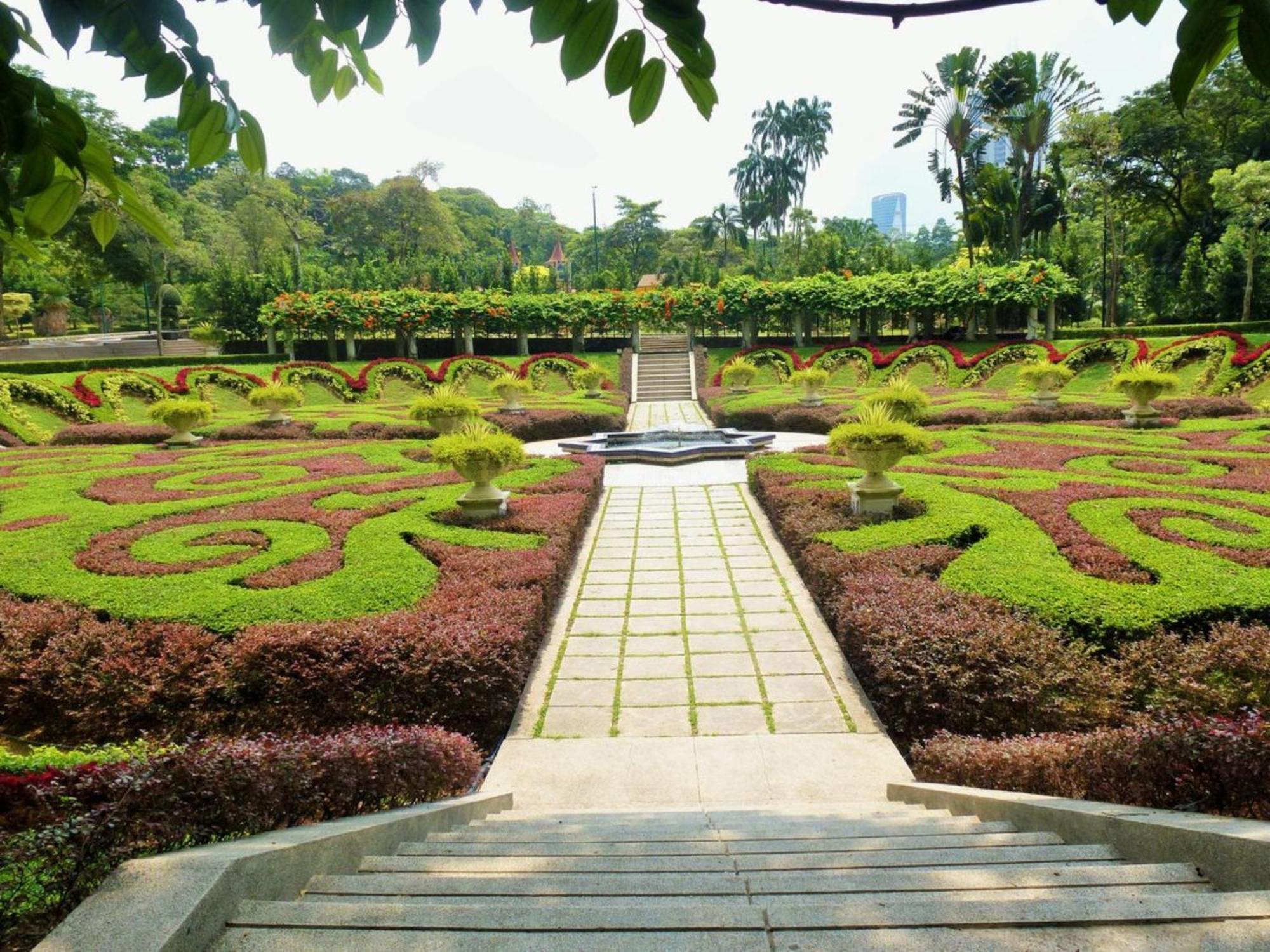 Swing & Pillows - Dataran Merdeka Hotel 2*