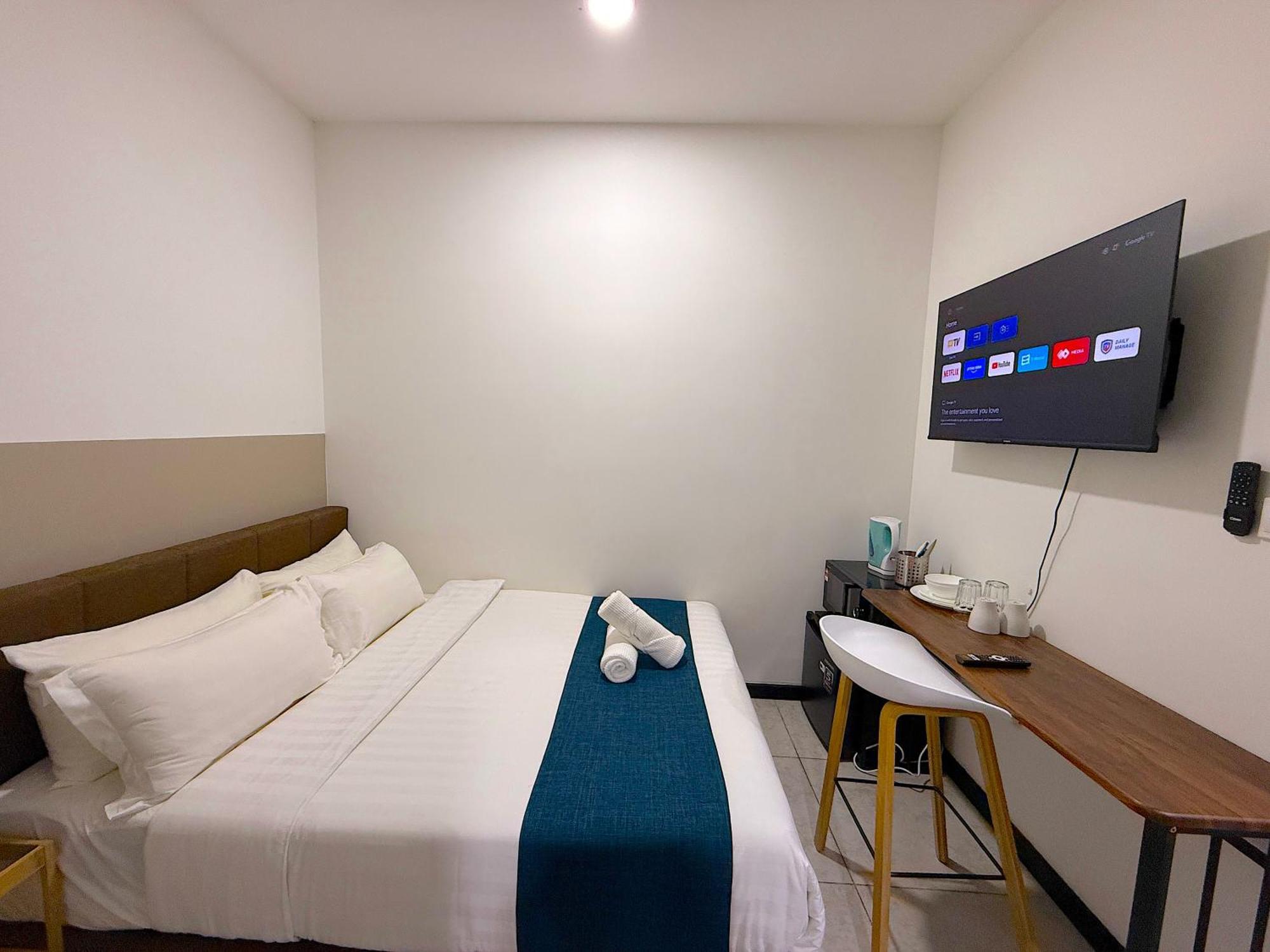 Neu Junior By Serenity Homes Next To Gleneagles & Lrt Apartment *