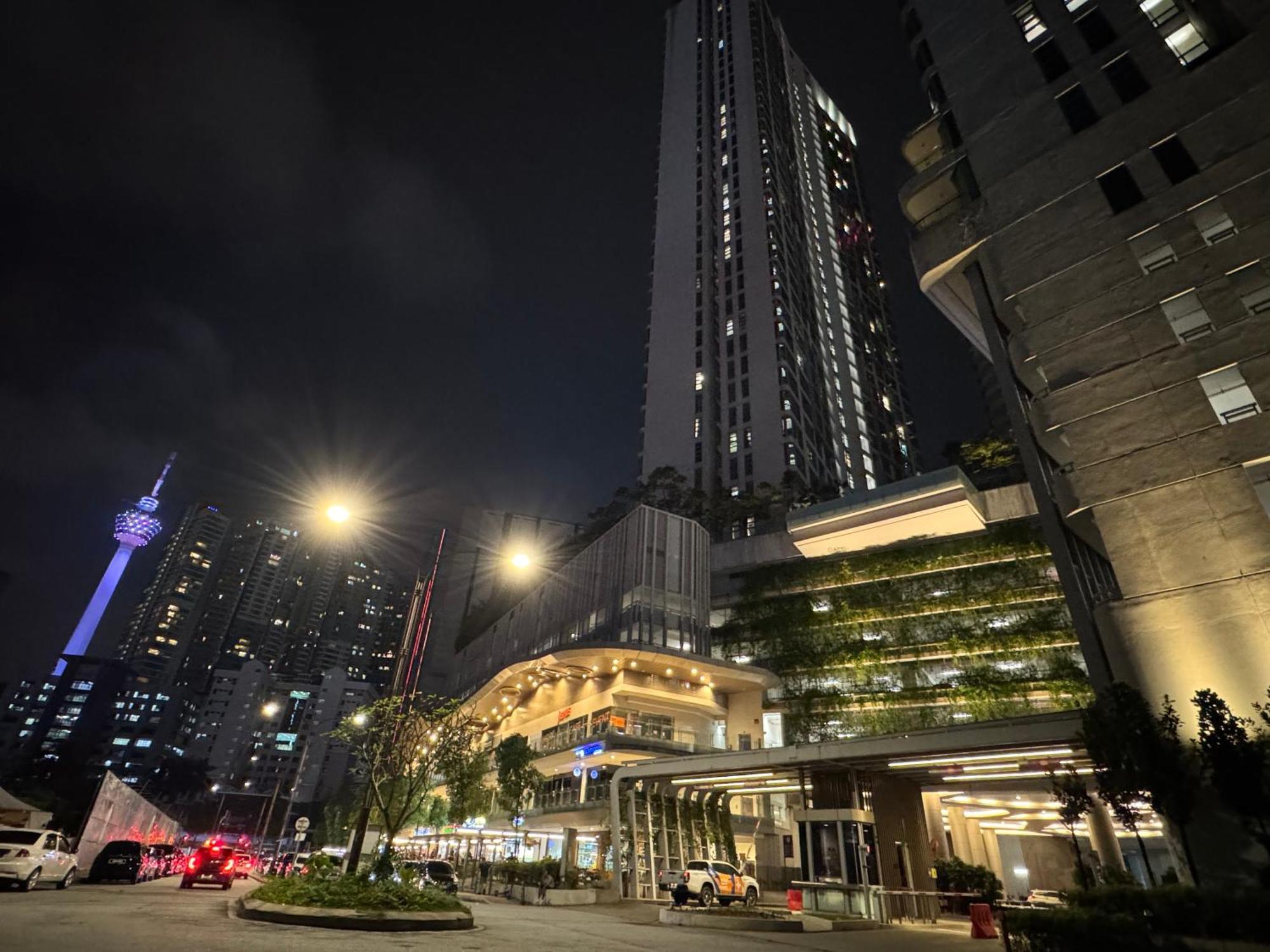 Apartment The Robertson R22 Jalan Alor Petaling Street Bukit Bintang Kl 3r2b 8pax *