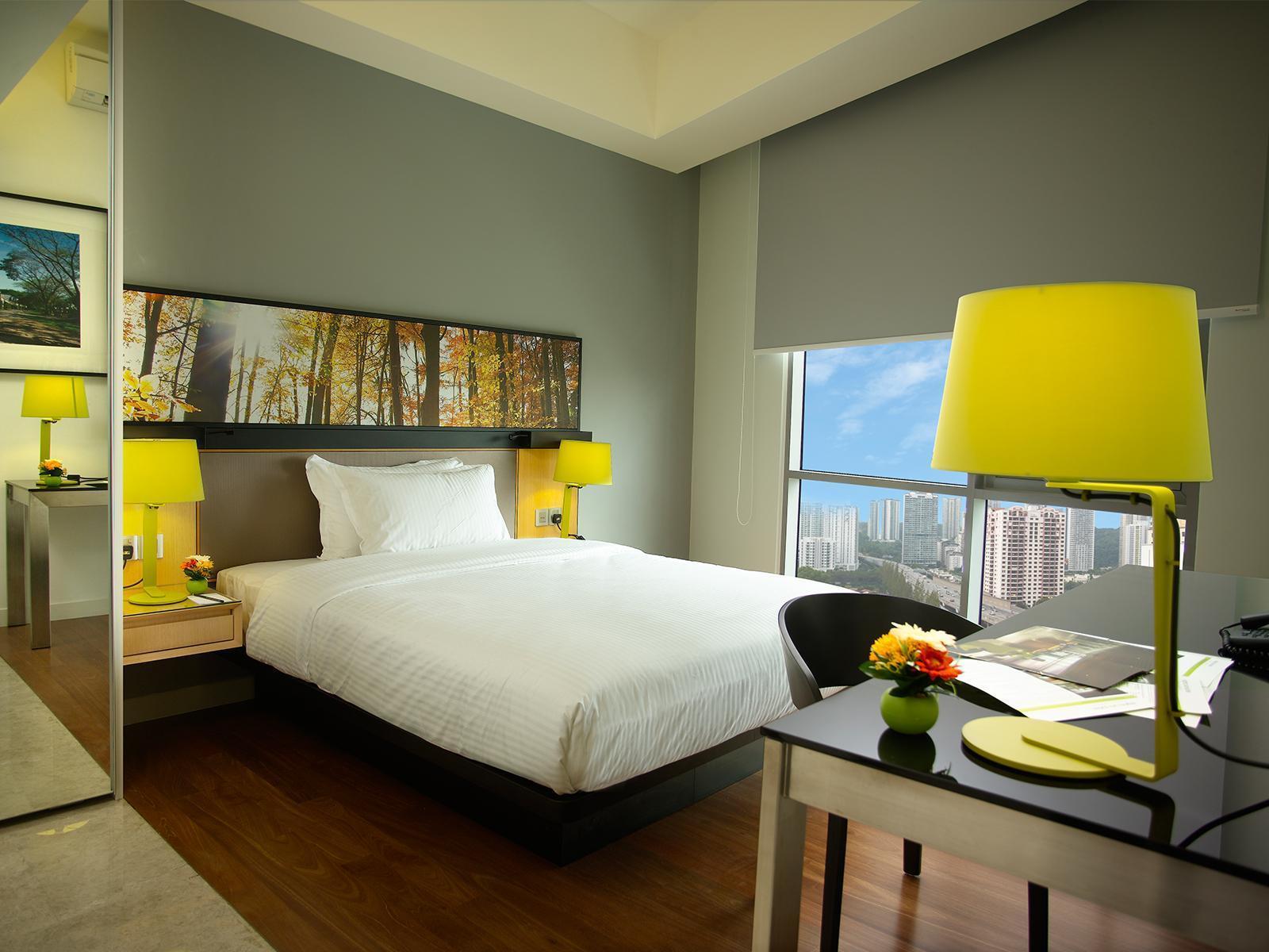 Hotel The Signature & Serviced
