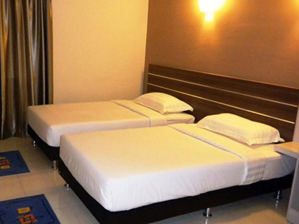 Oyo 182 Simms Grand 2*