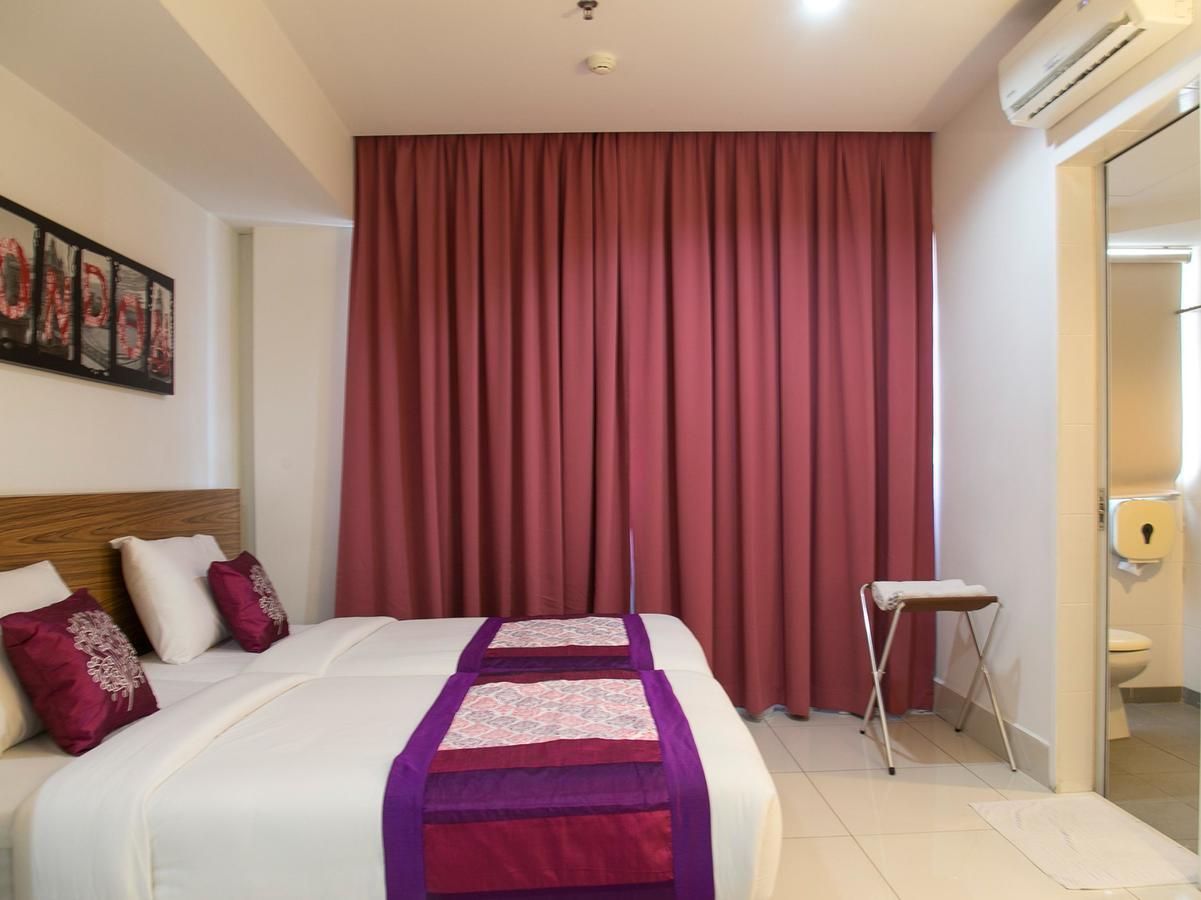 Oyo 180 V Hotel