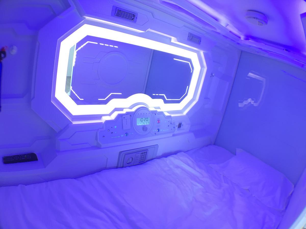 Io Capsule hotel 3*
