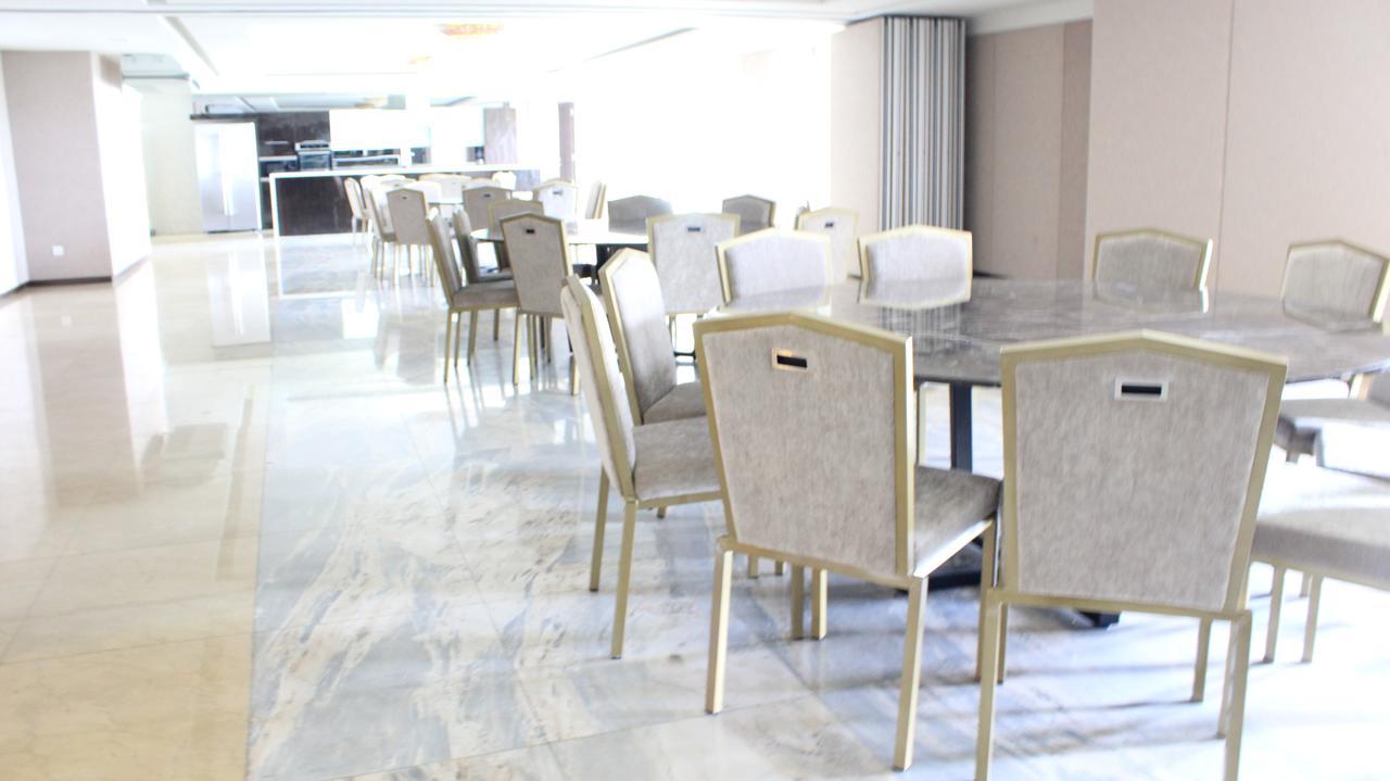 Royal Regent Condominum By Ihost *