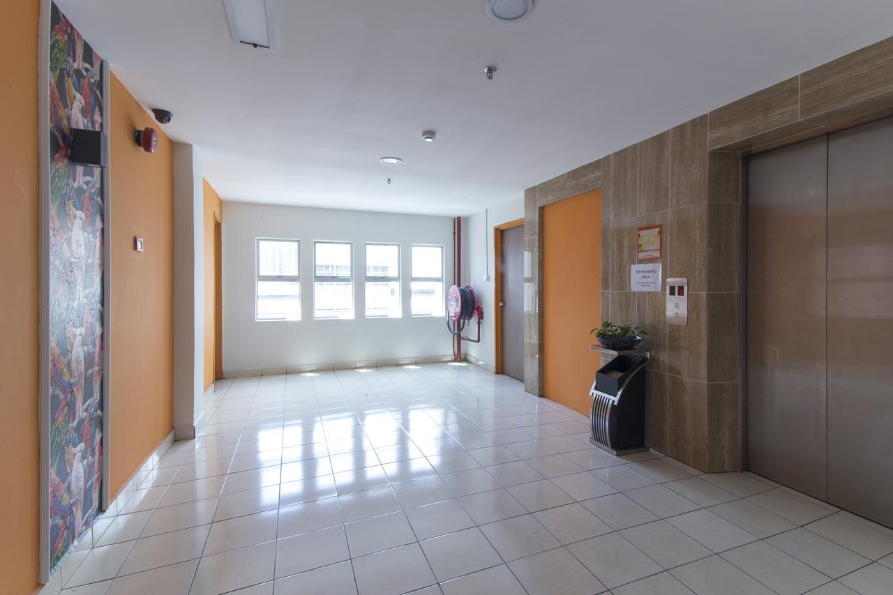 Oyo 182 Simms Grand Hotel 2*