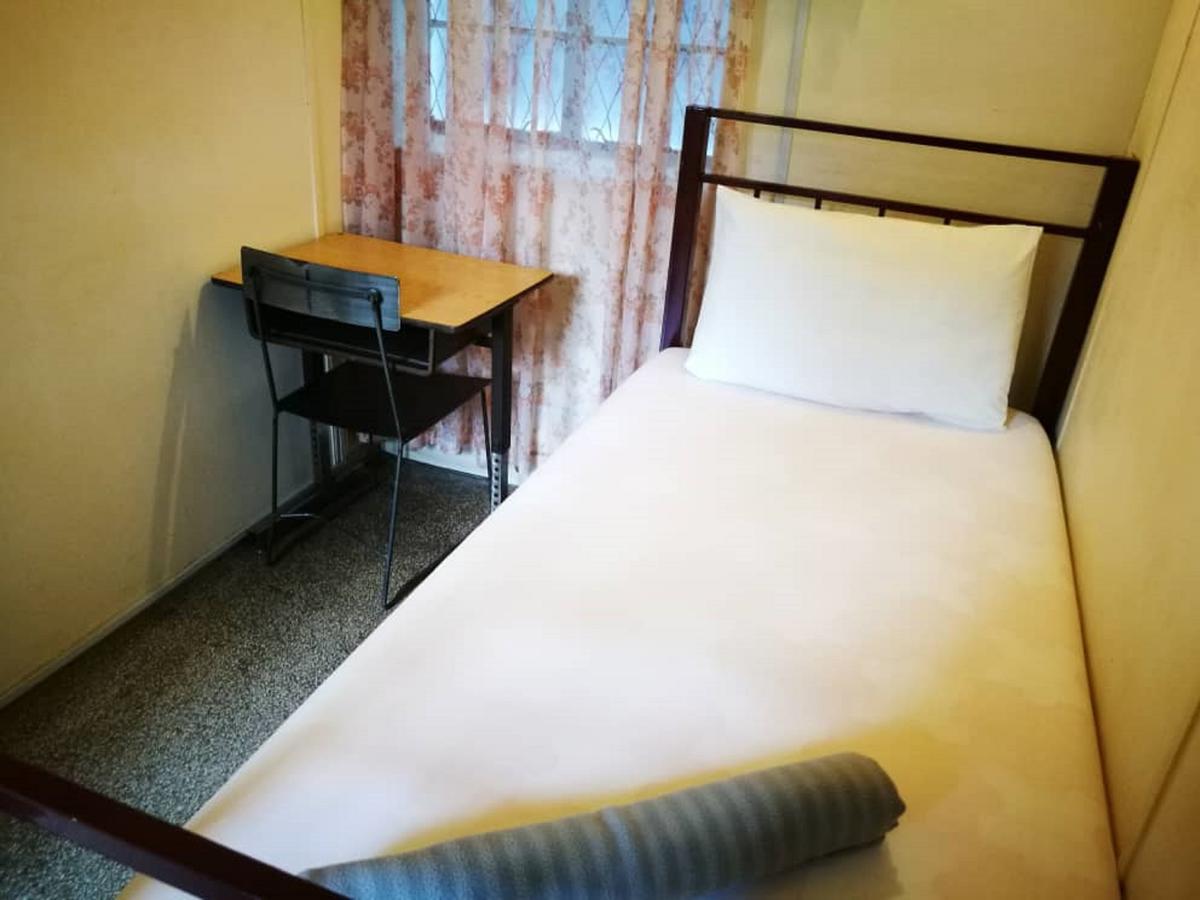 Grocer's Backpackers Hostel *