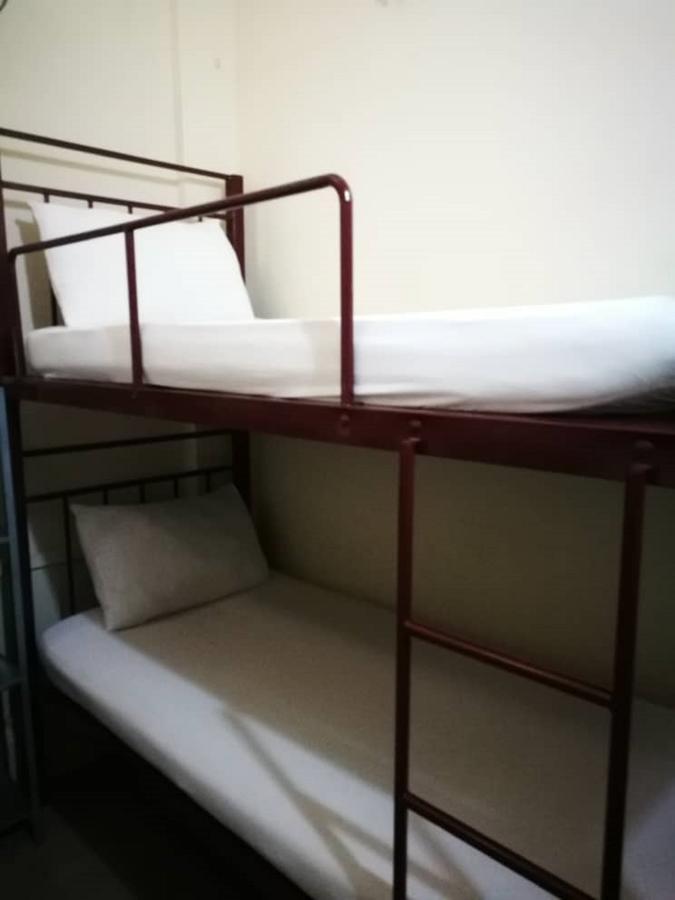 Grocer's Backpackers Hostel *