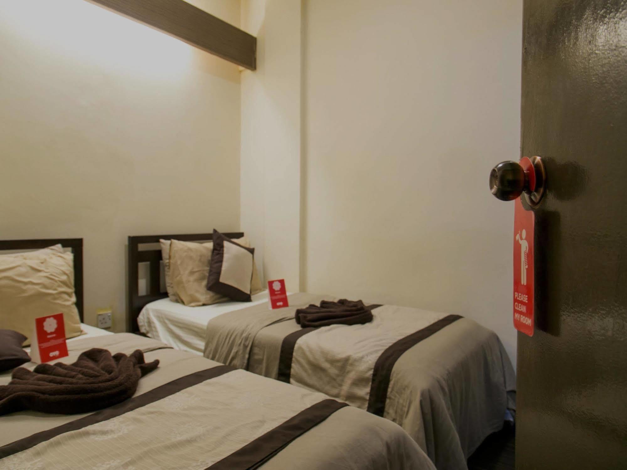 Hotel Oyo 106 Zodiac Golden Palace 2*