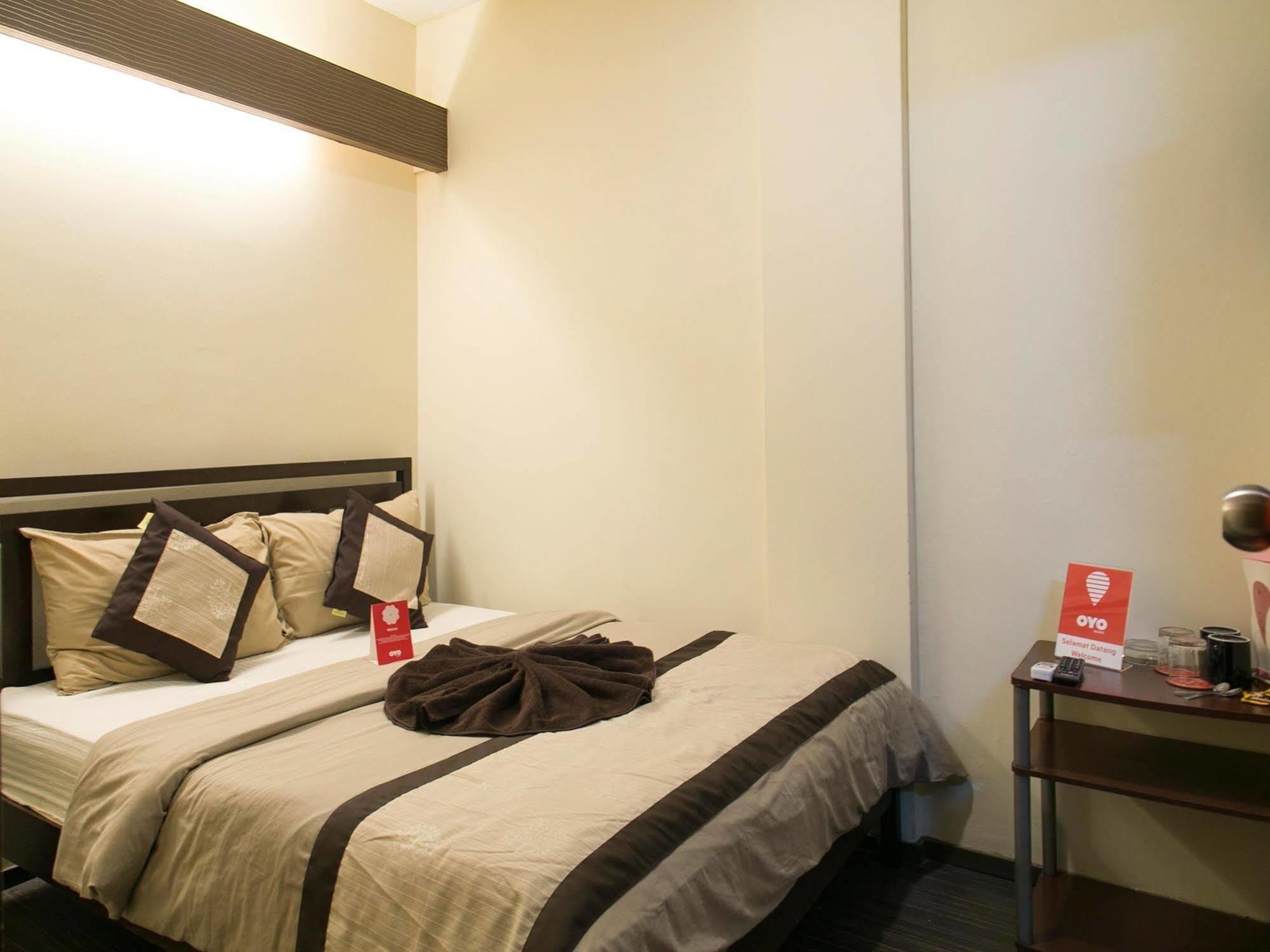 Oyo 106 Zodiac Golden Palace Hotel 2*