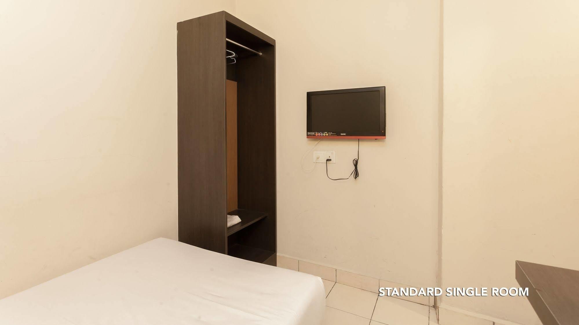 Hotel Oyo 182 Simms Grand 2*