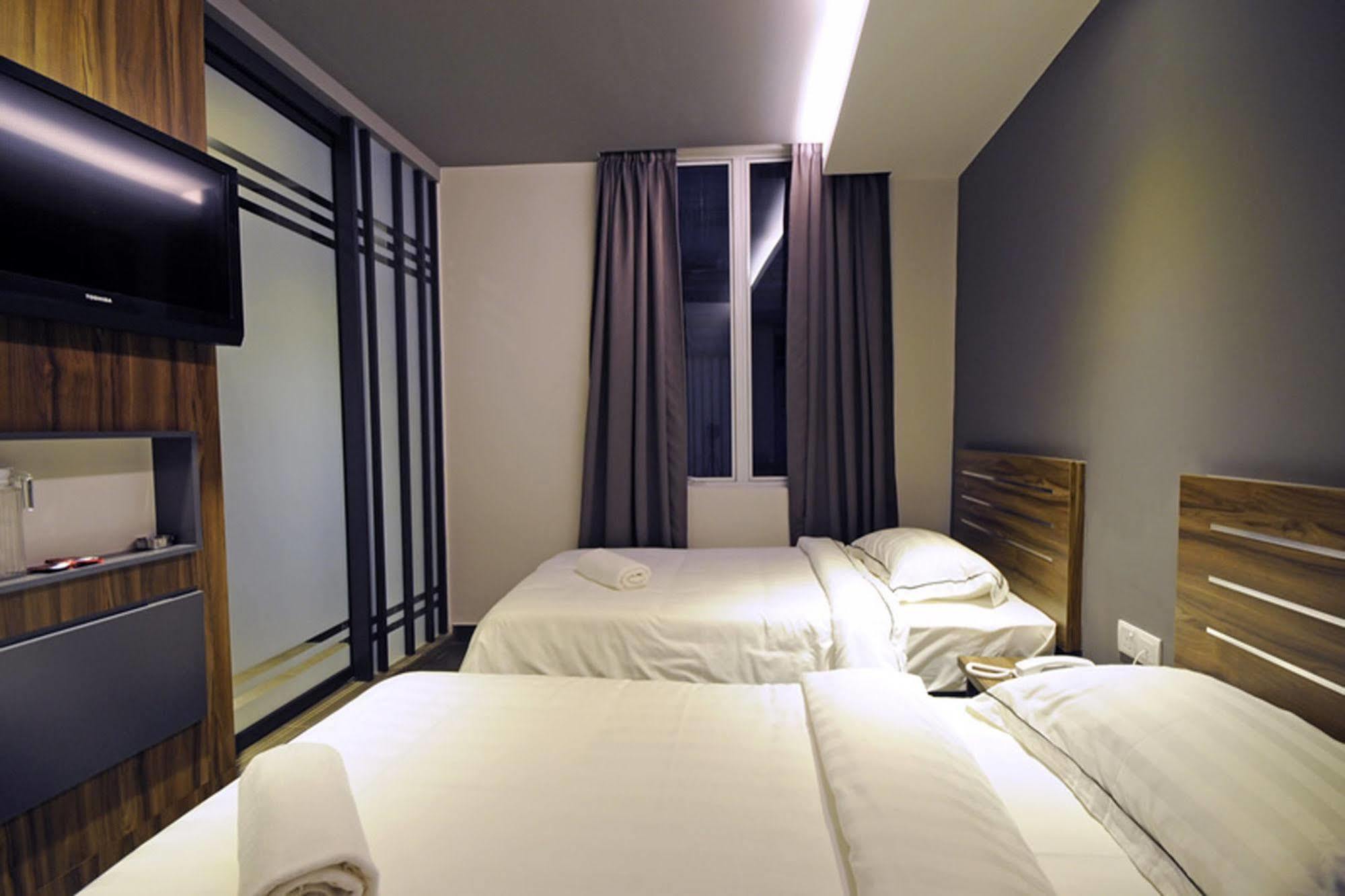 1915 Hotel 2*