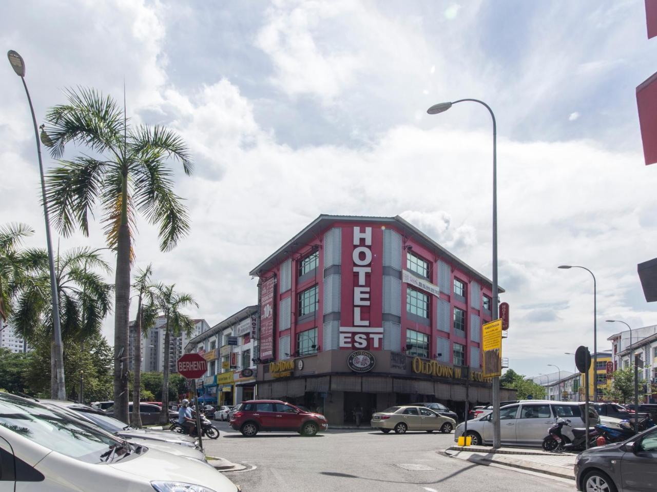 Hotel Oyo 600 Est 2*