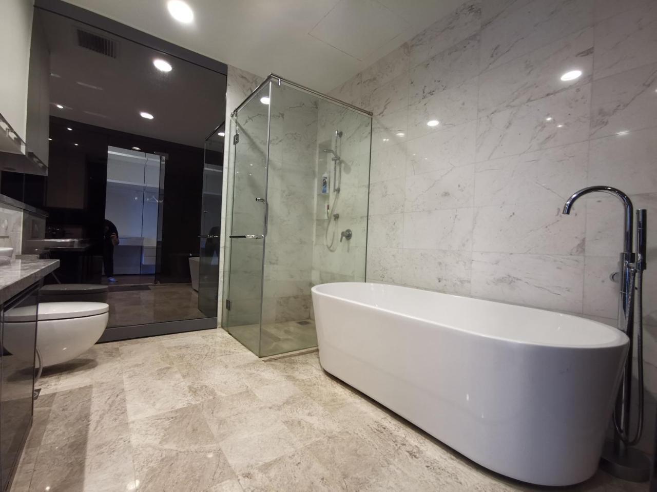 Aparthotel Eminent @ Platinum Suites