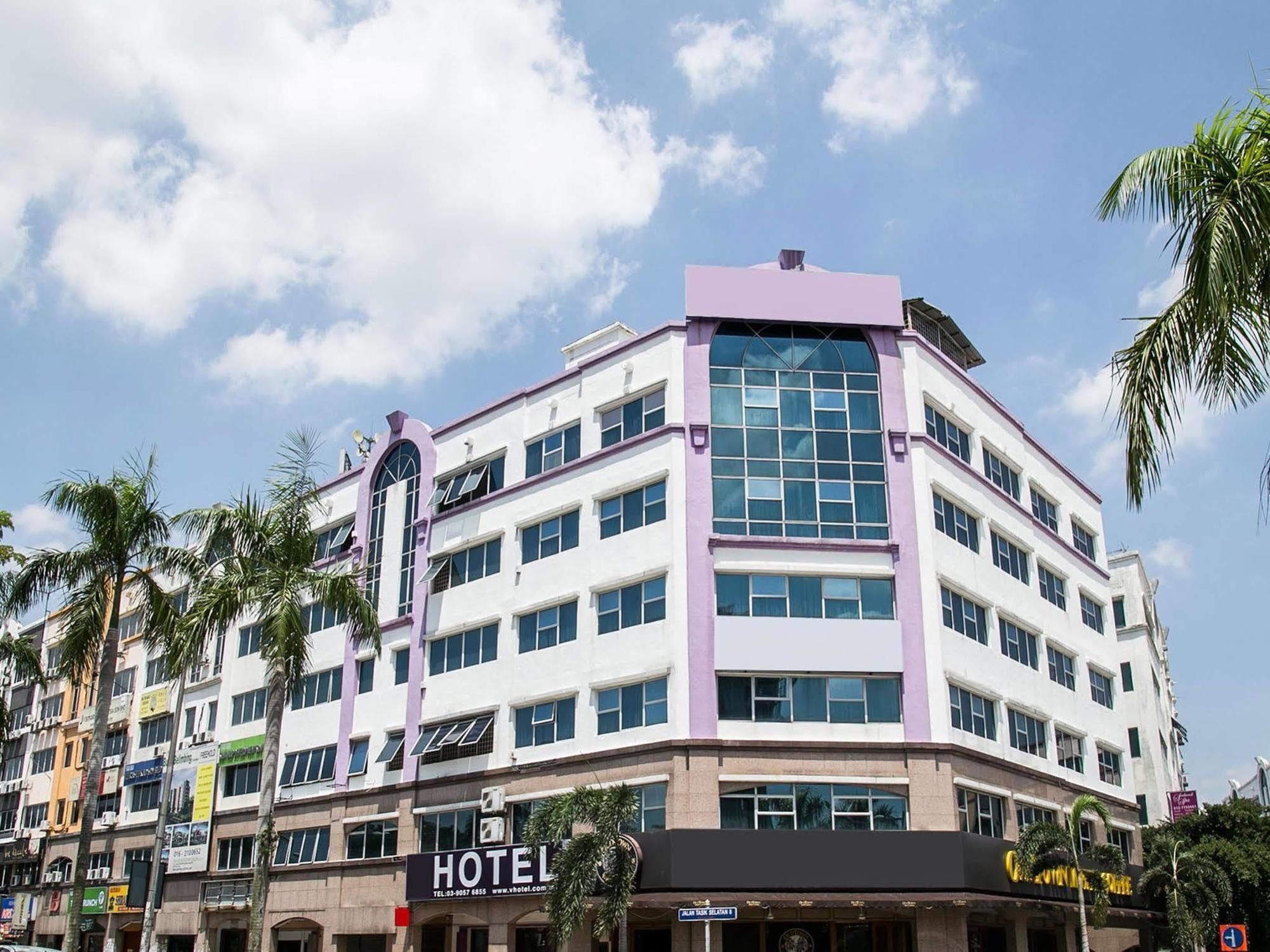 Oyo 180 V Hotel 2*