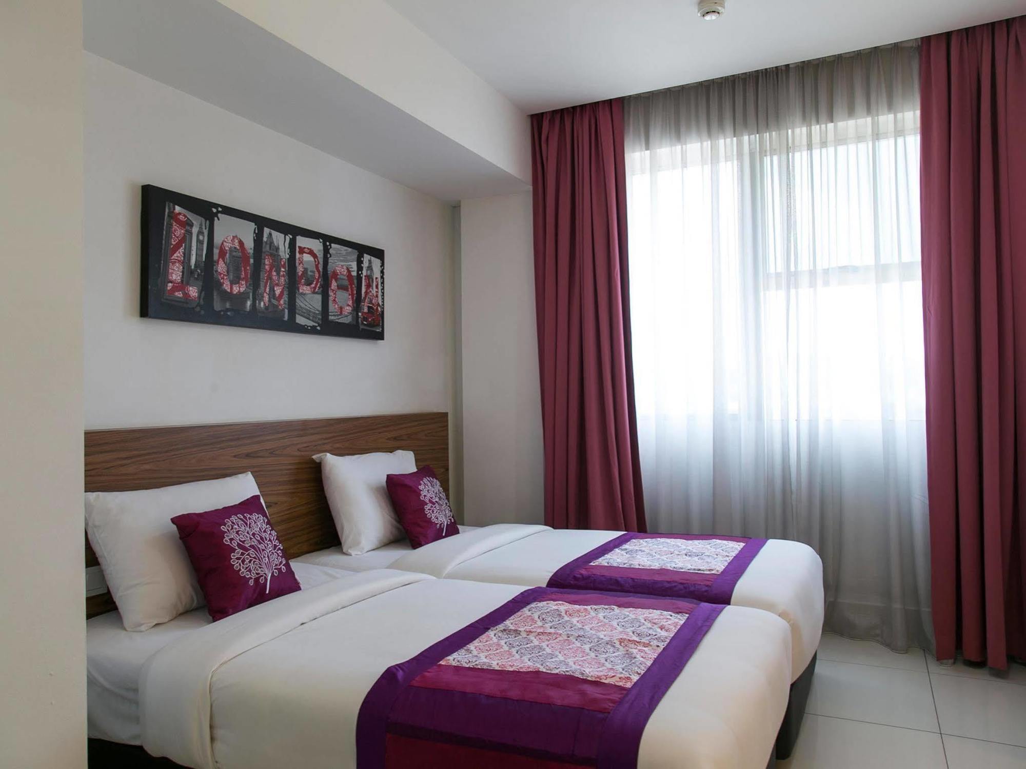 Oyo 180 V Hotel