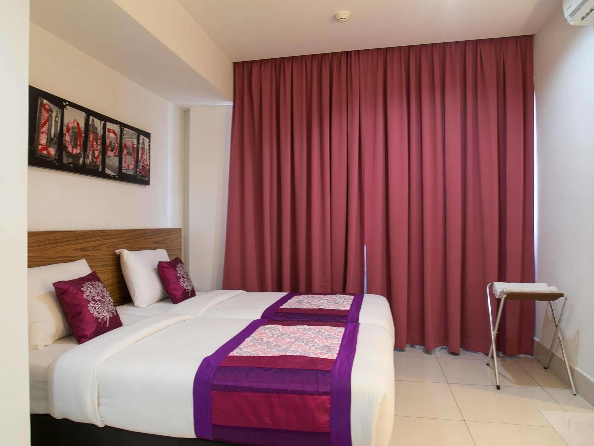 Oyo 180 V Hotel 2*