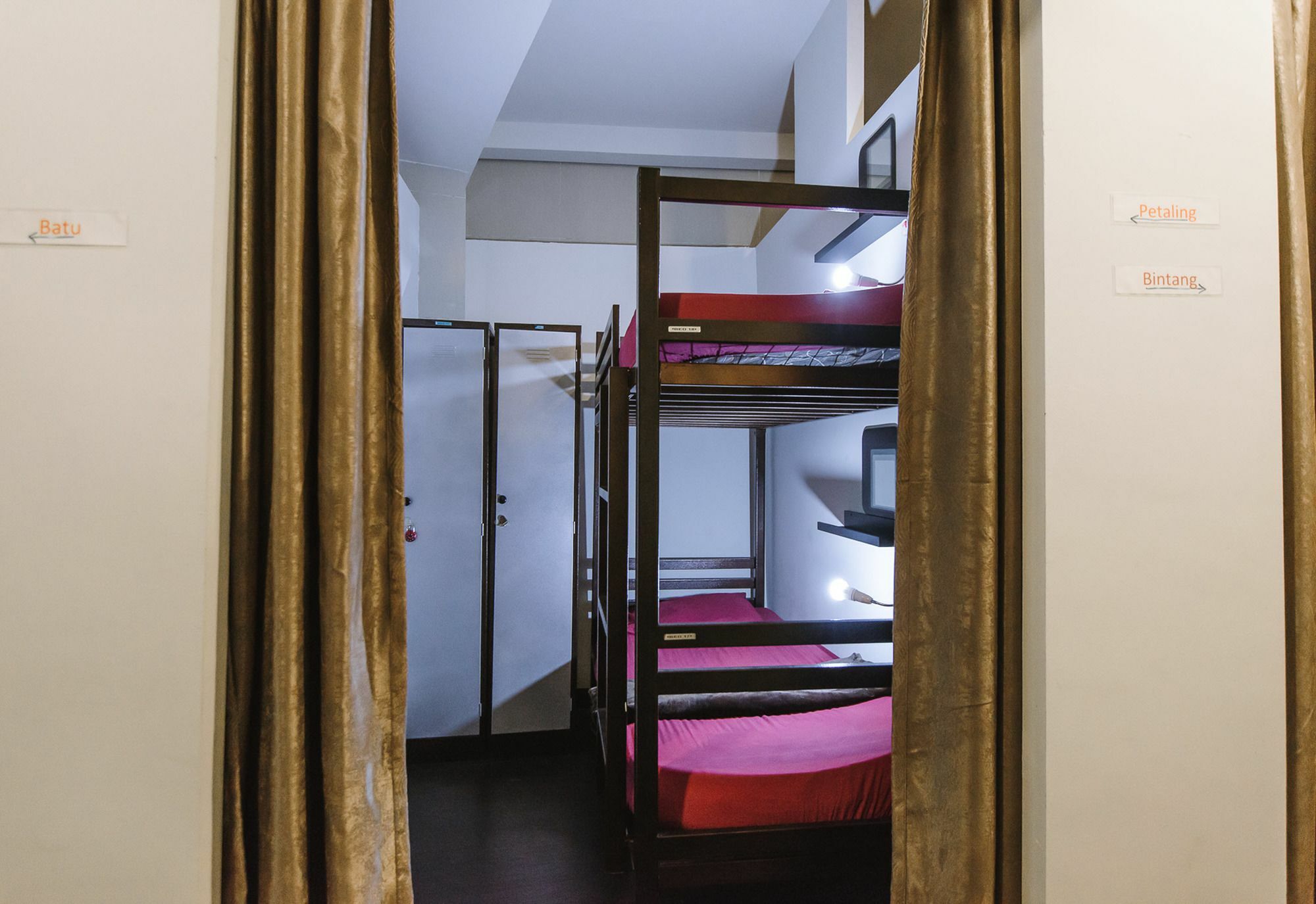 Hostel Step Too *