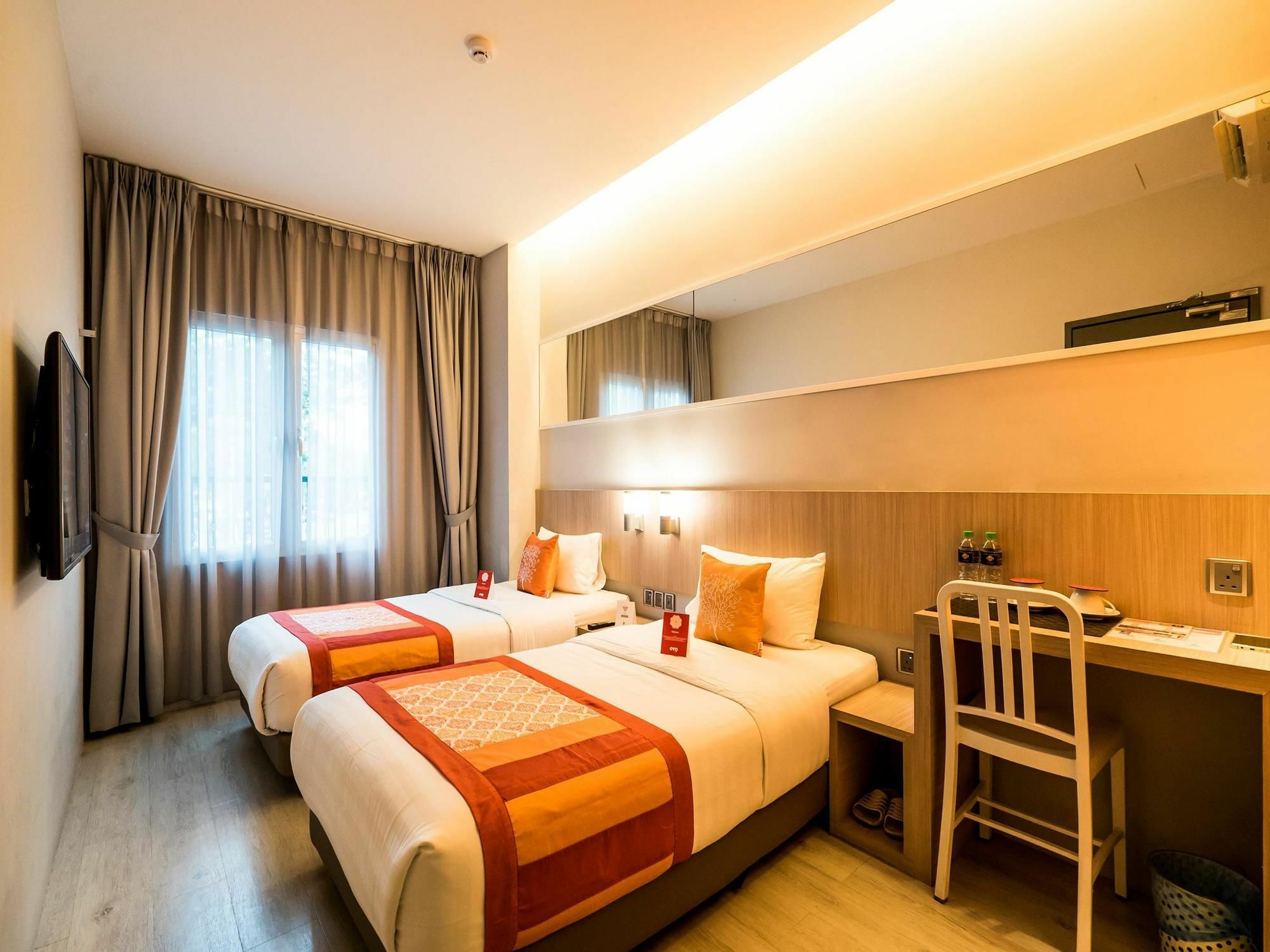 Oyo 279 Orange Premier 3*