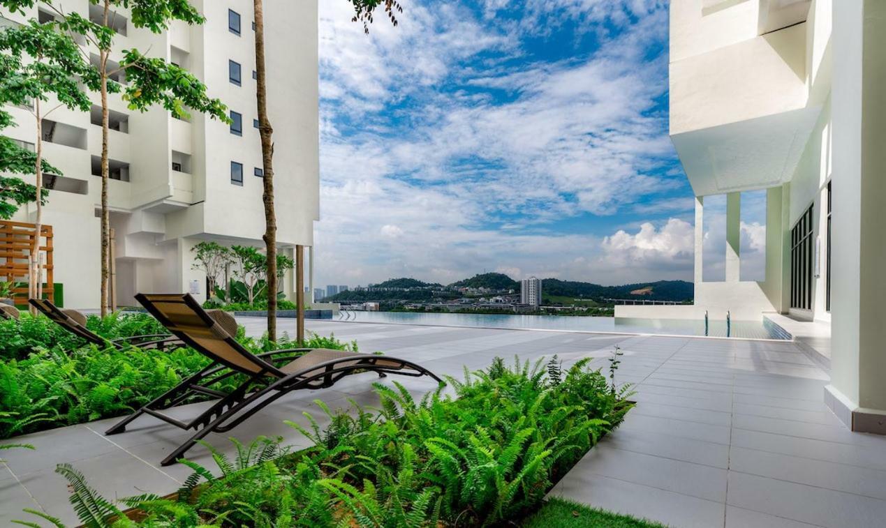 Apartment Vim 3 At Bdr Menjalara Near Eateries & Mall, Free Parking *