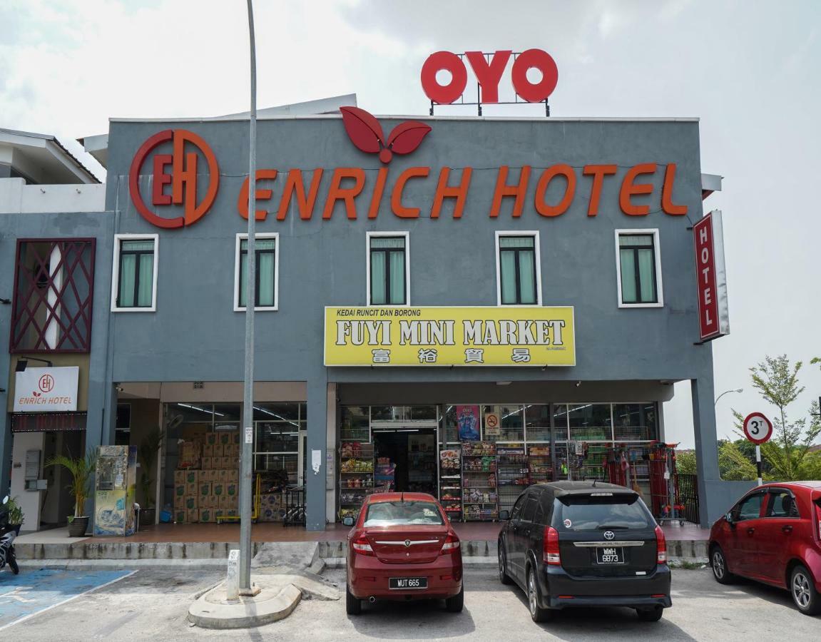 Oyo 43958 Enrich Hotel 2*
