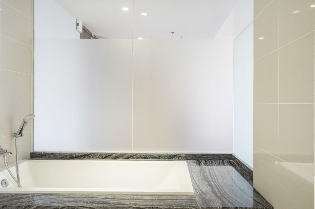 Greystone Haus D Majestic Place Apartment *